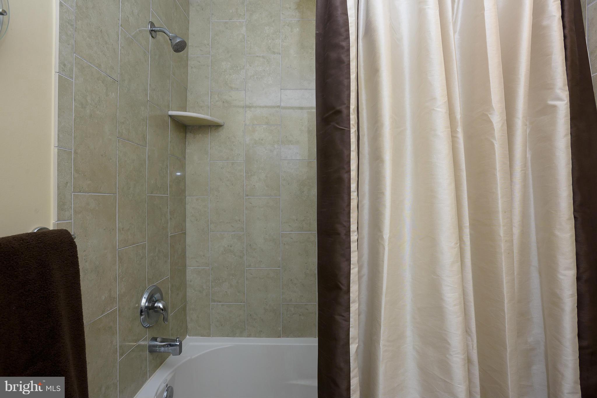 WHISPERING WOODS - Residential