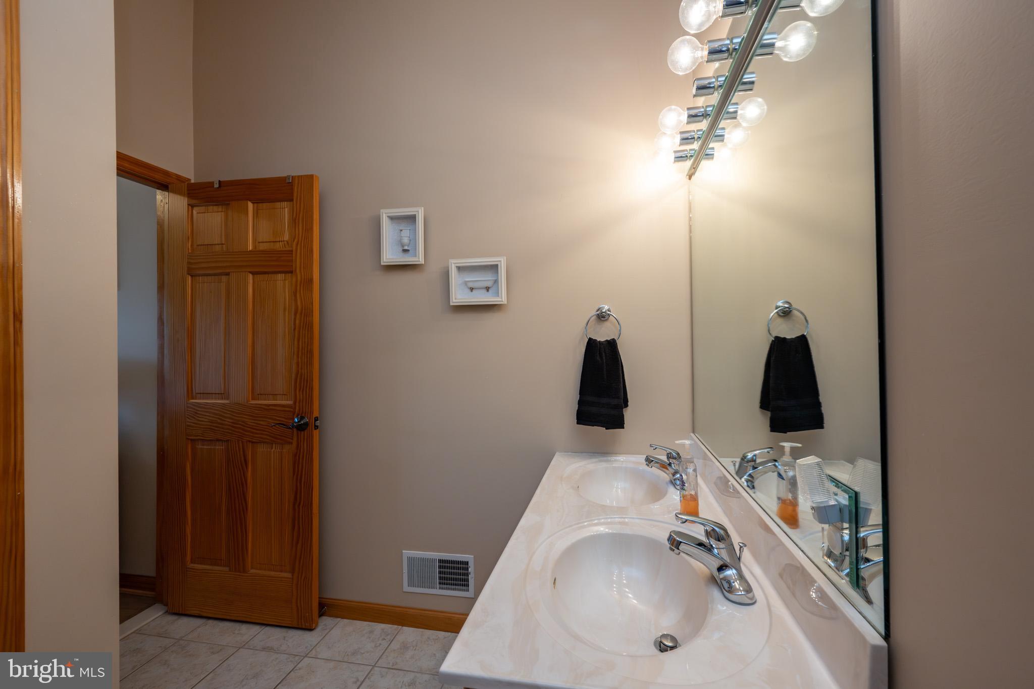 PARADISE POINT - Residential