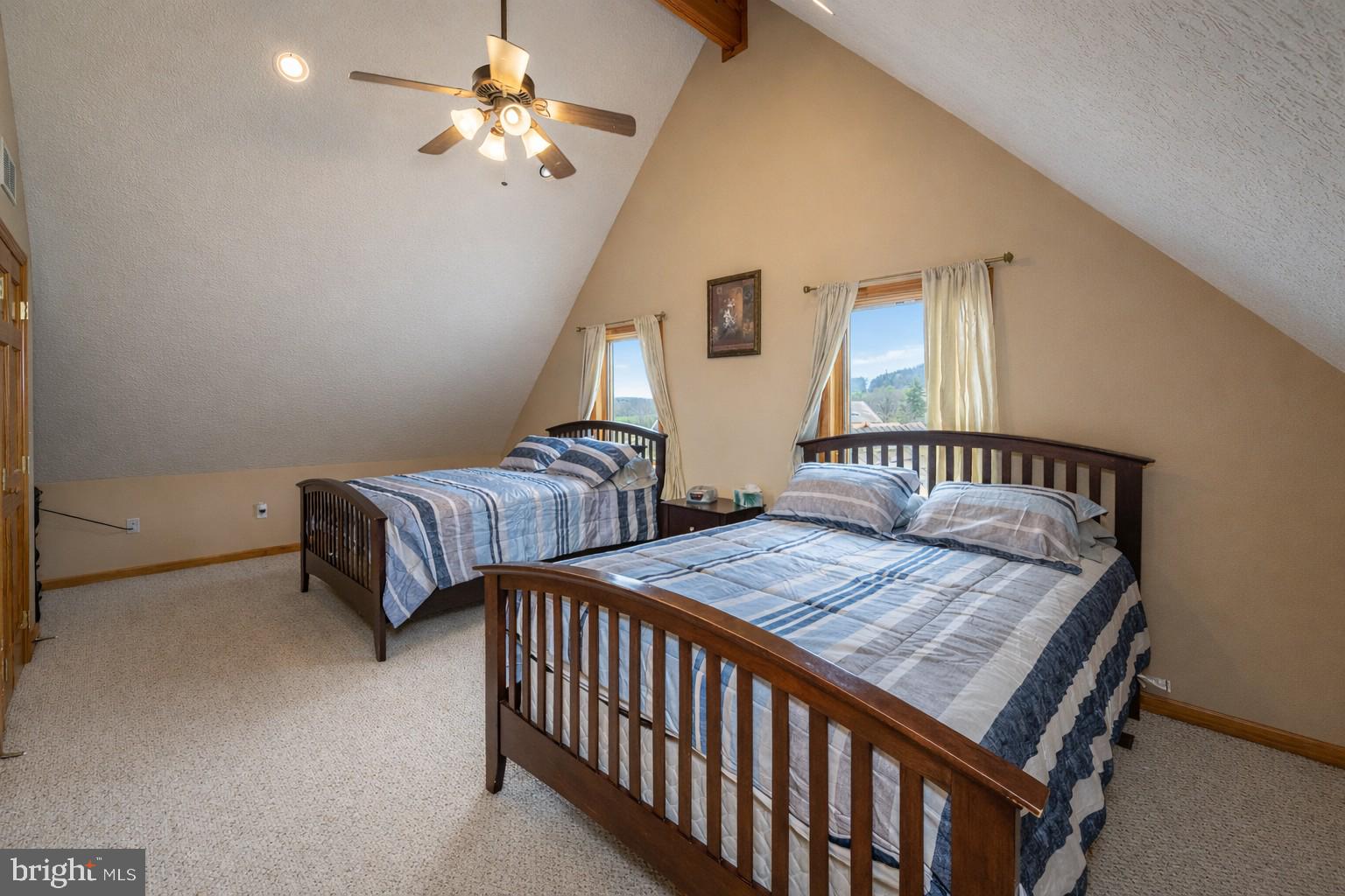 PARADISE POINT - Residential