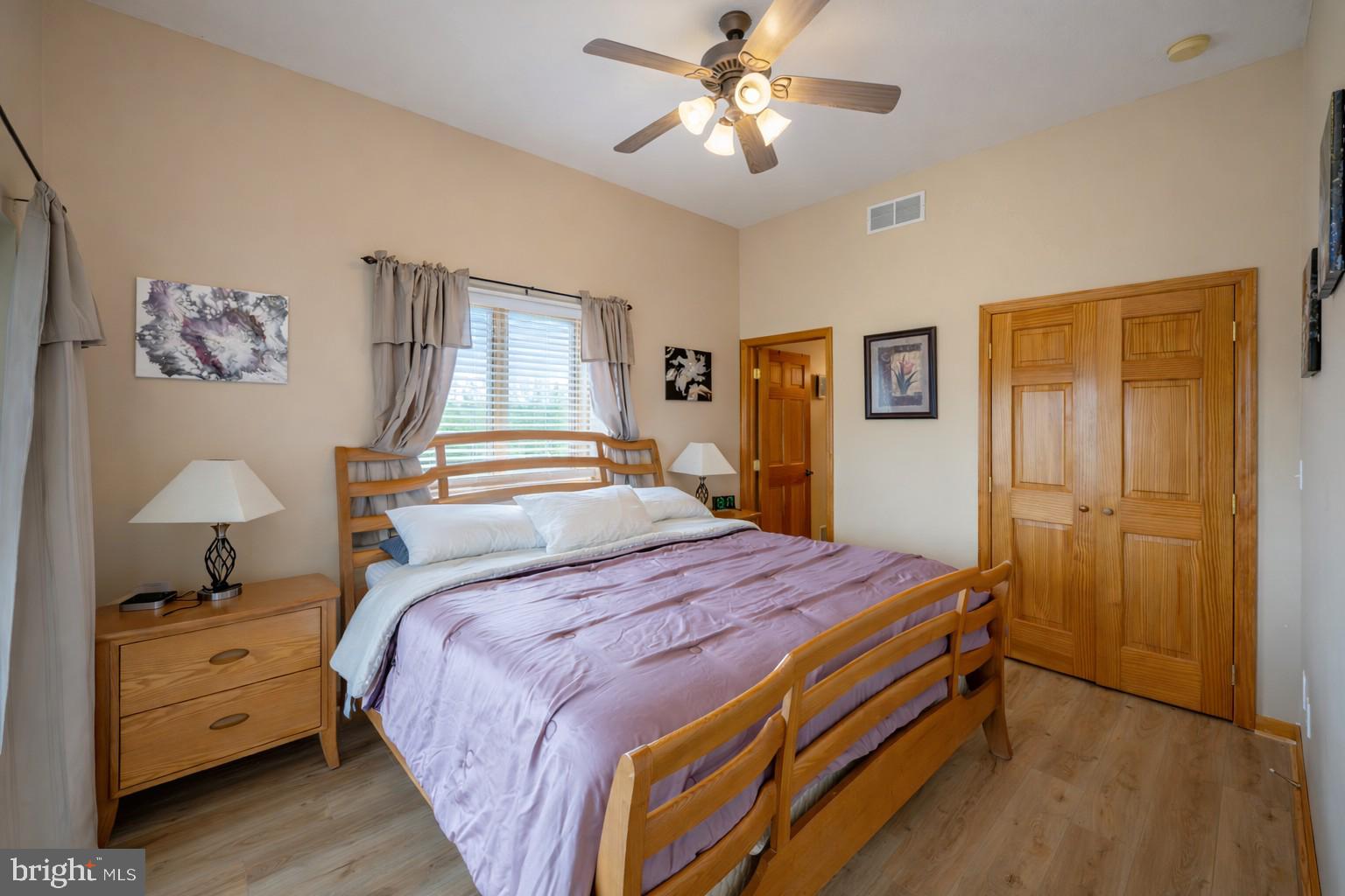 PARADISE POINT - Residential