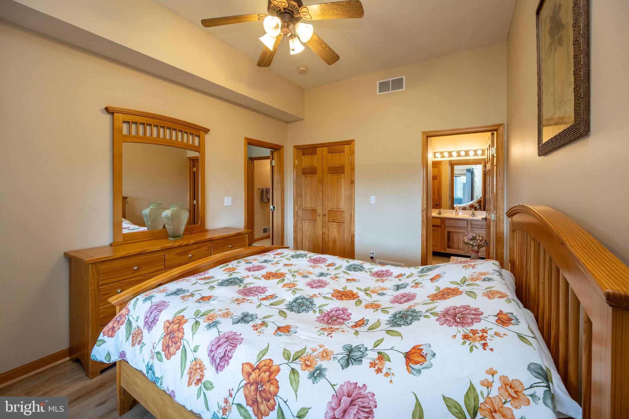 PARADISE POINT - Residential