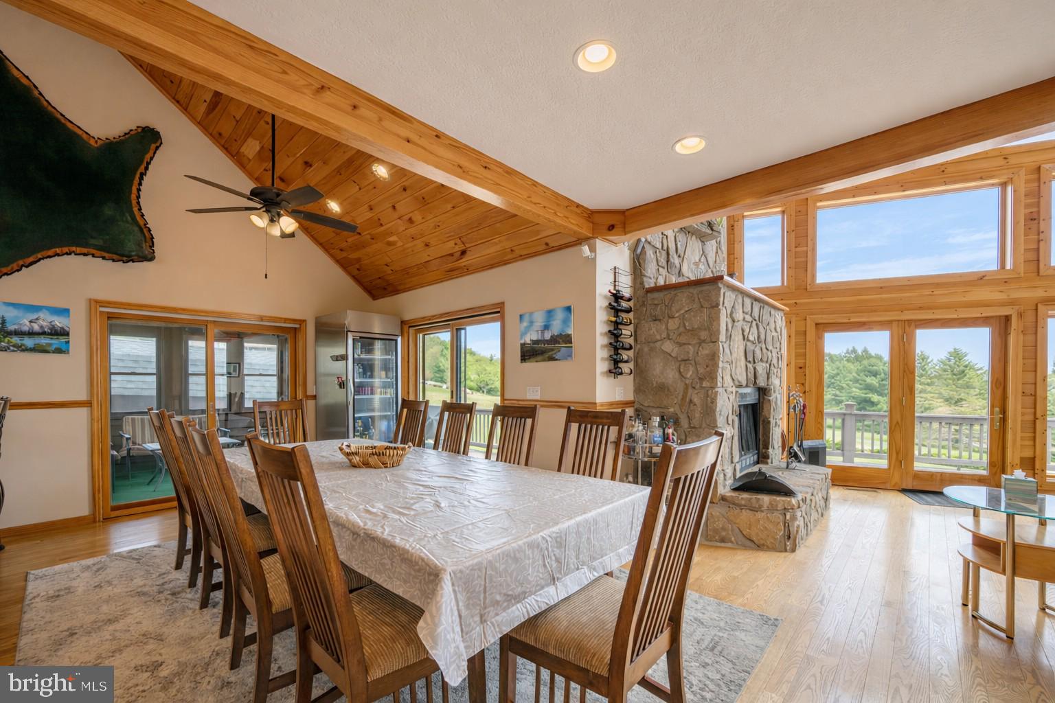 PARADISE POINT - Residential