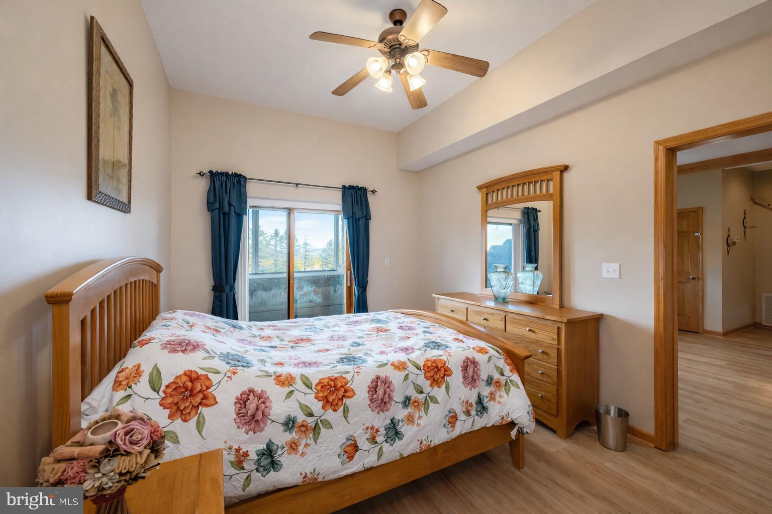 PARADISE POINT - Residential