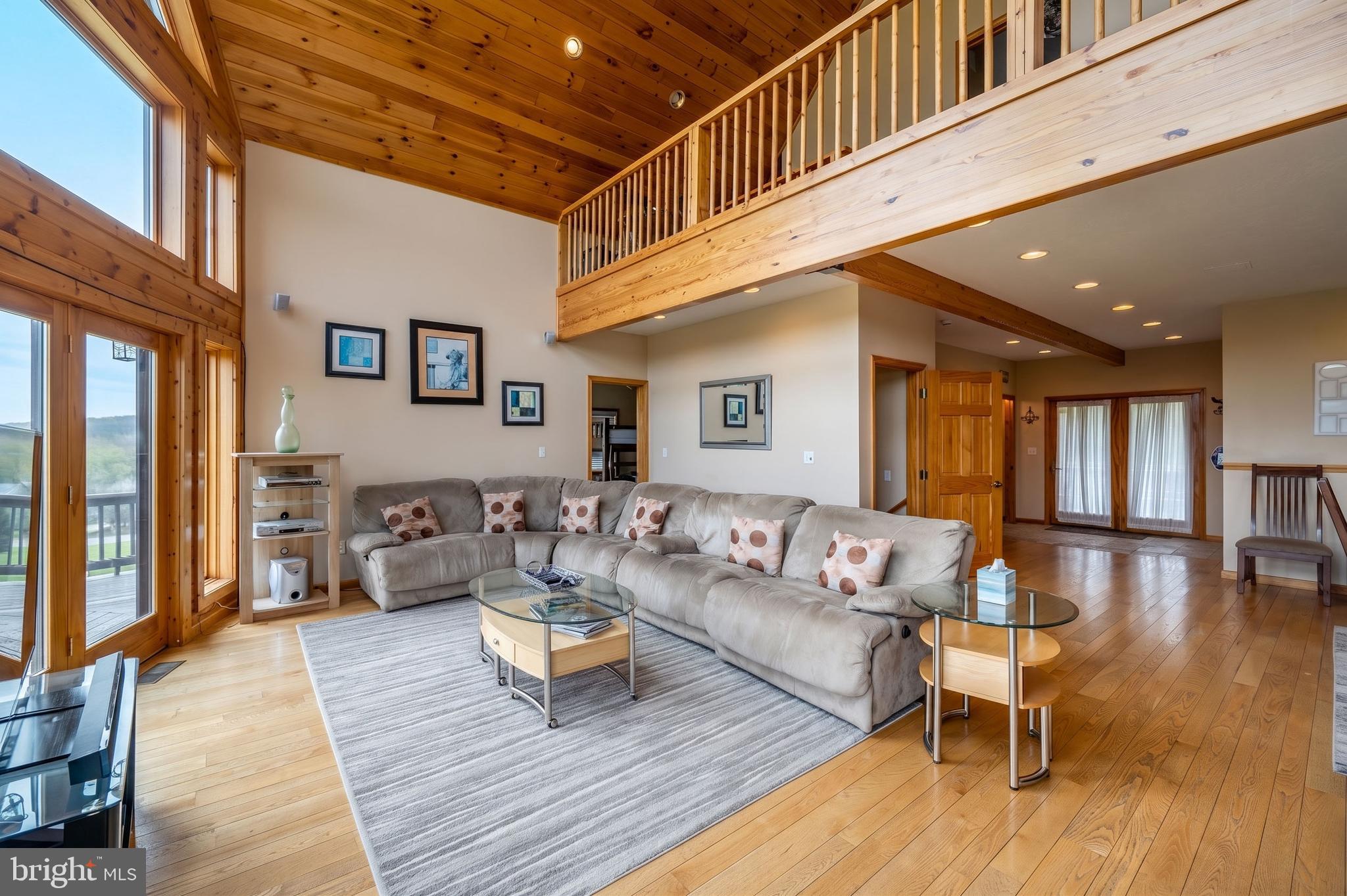 PARADISE POINT - Residential