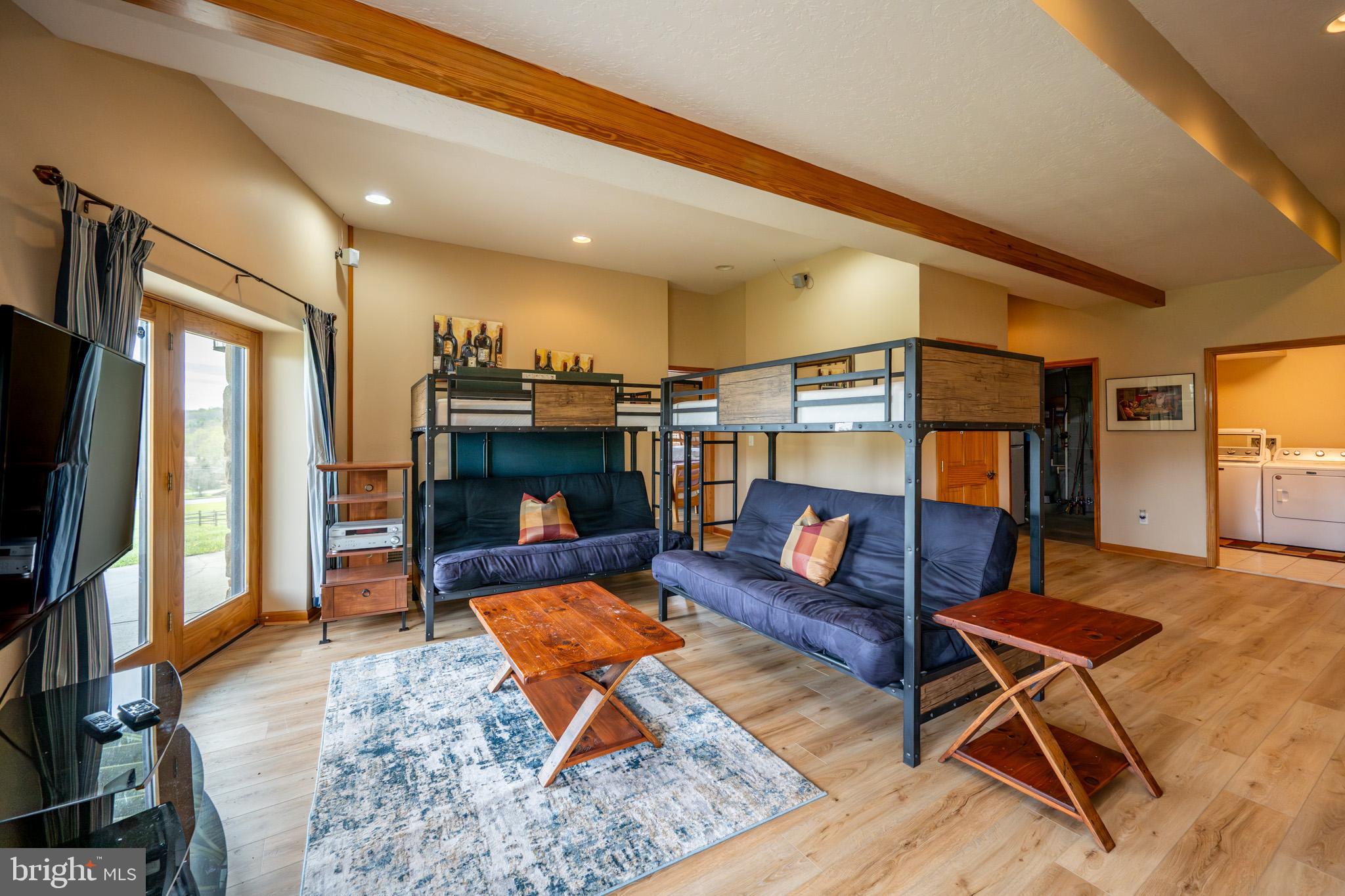 PARADISE POINT - Residential