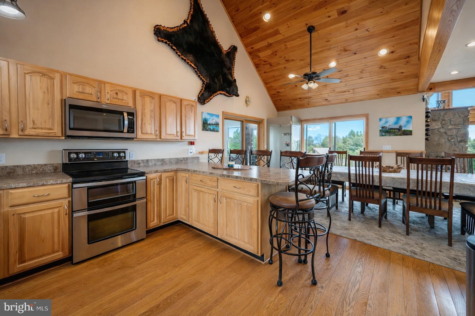 PARADISE POINT - Residential