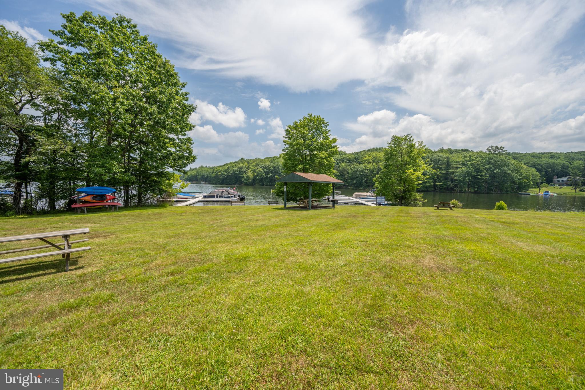 PARADISE POINT - Residential