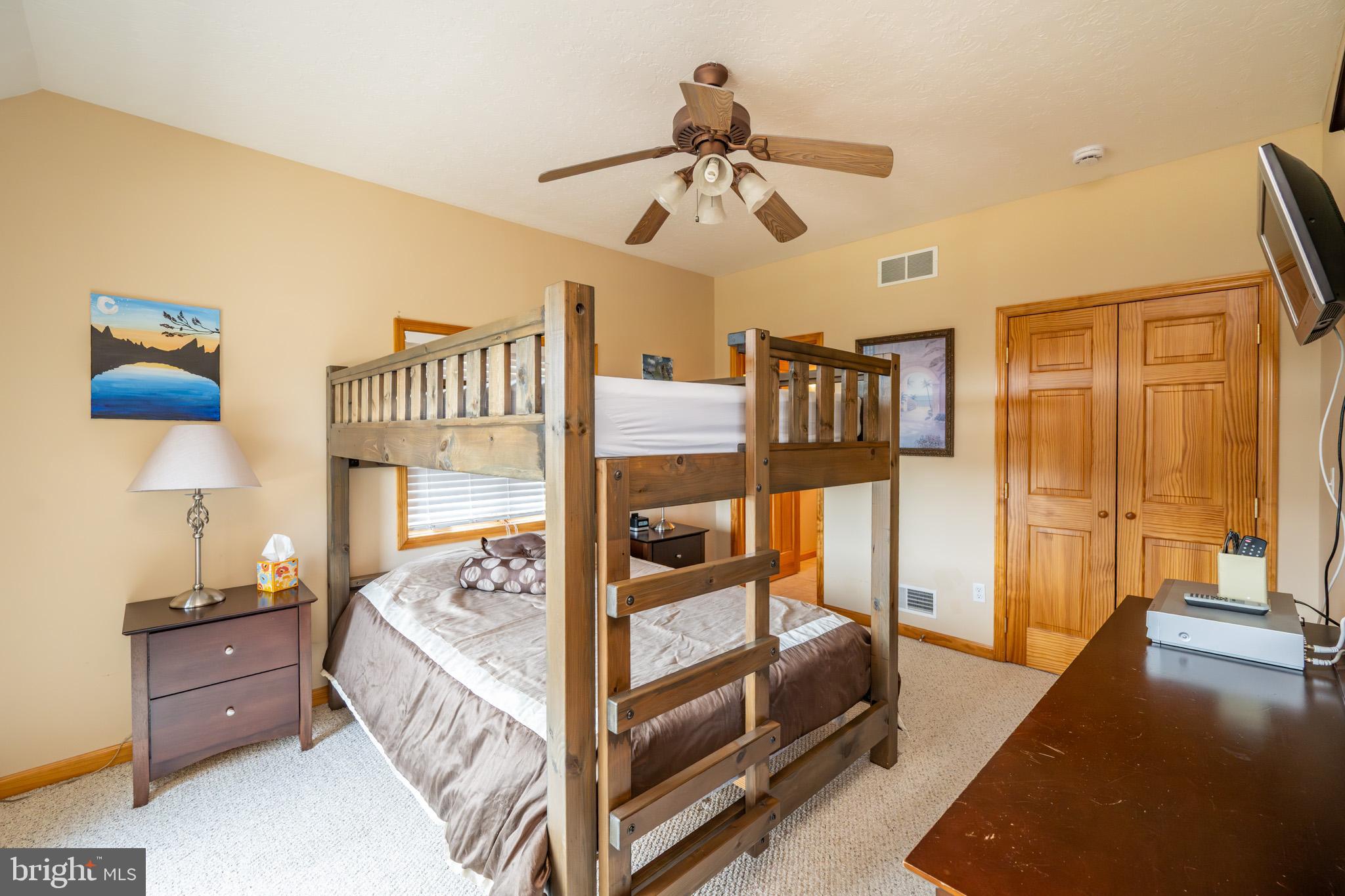 PARADISE POINT - Residential