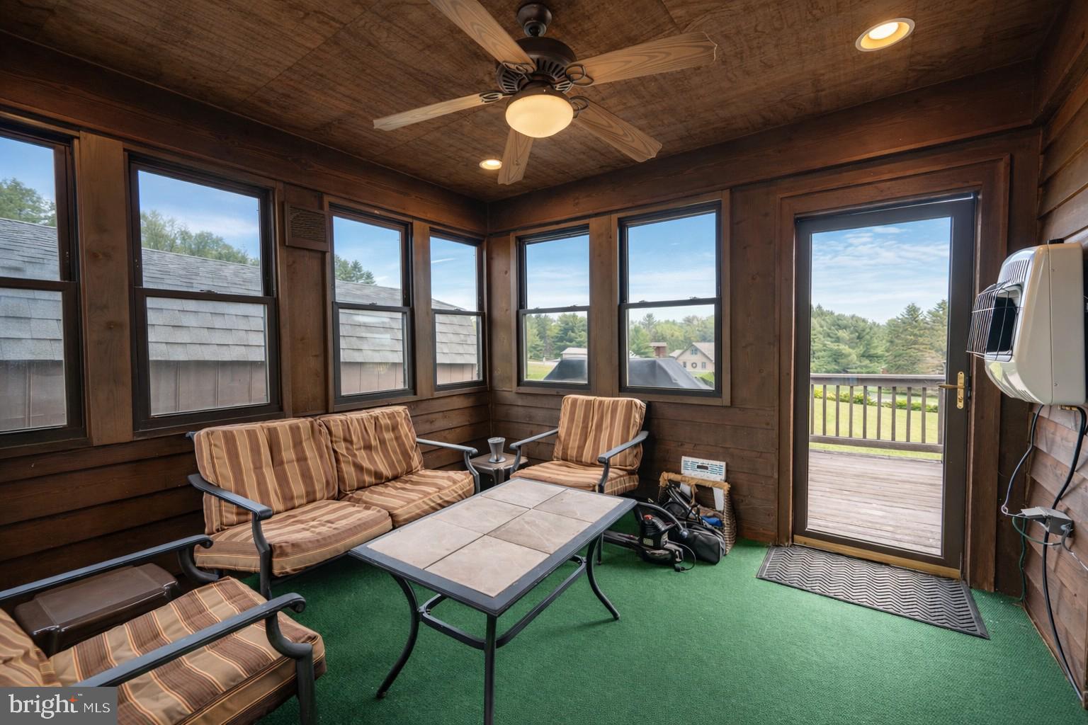 PARADISE POINT - Residential