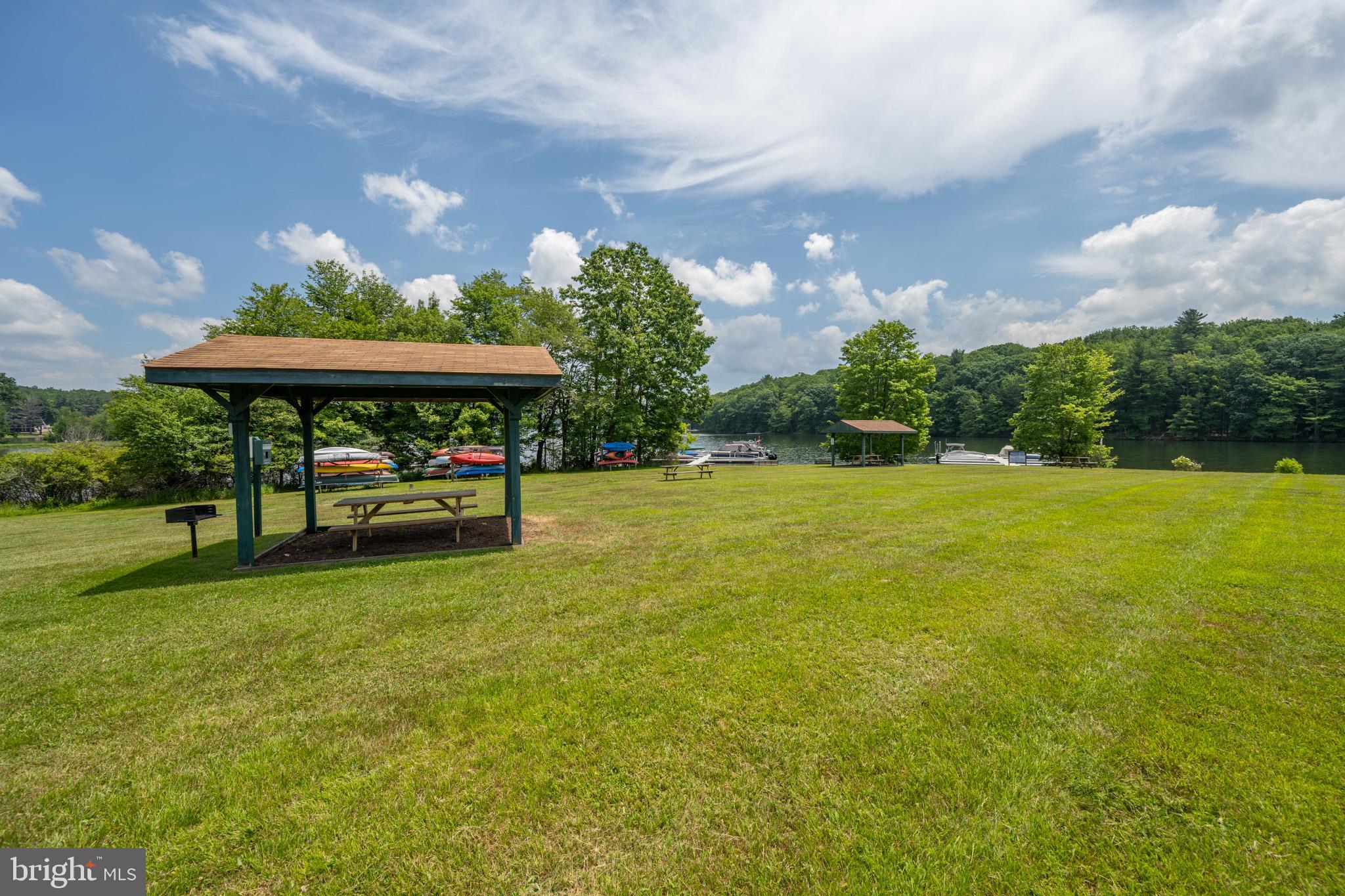 PARADISE POINT - Residential