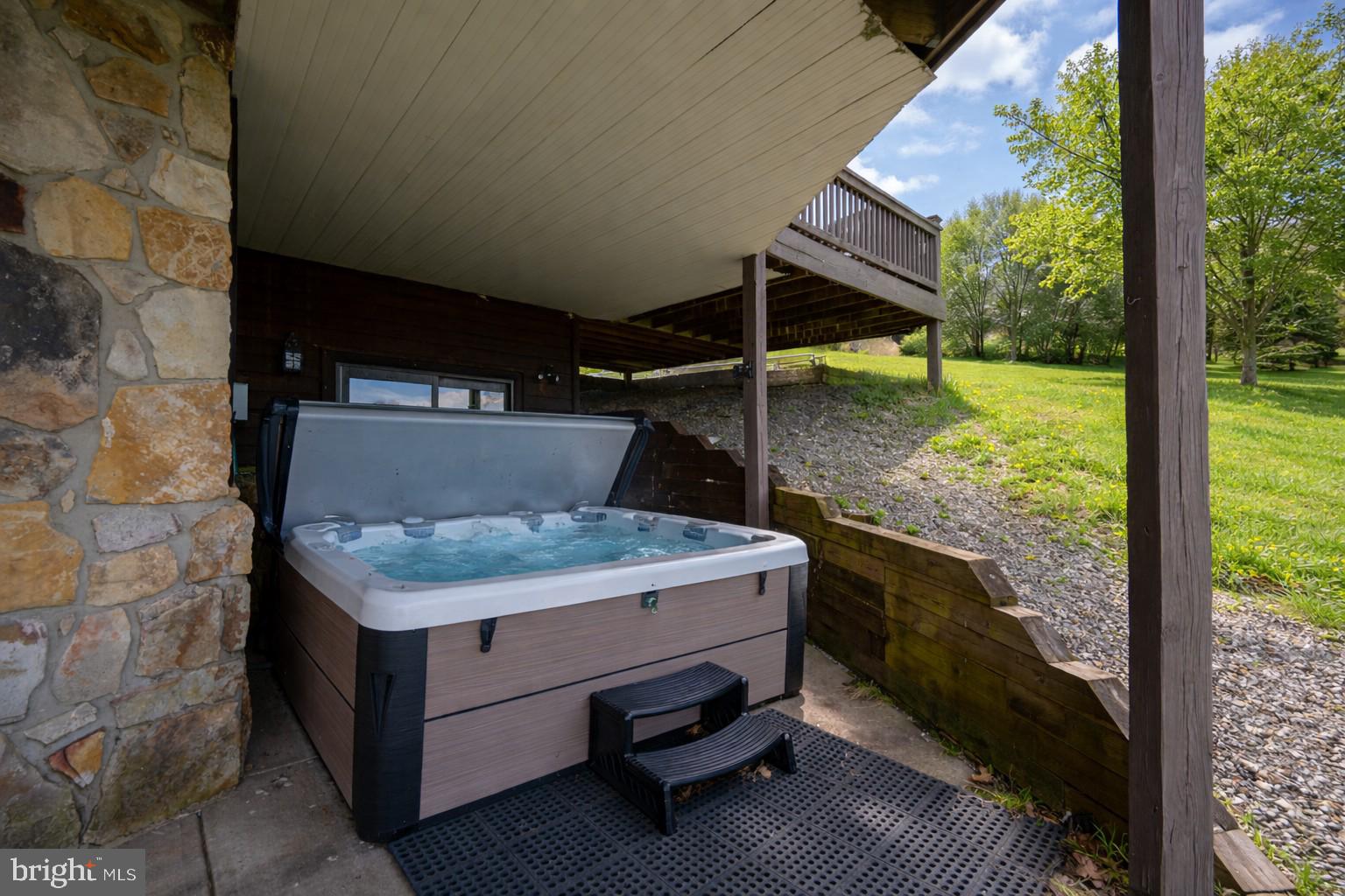 PARADISE POINT - Residential