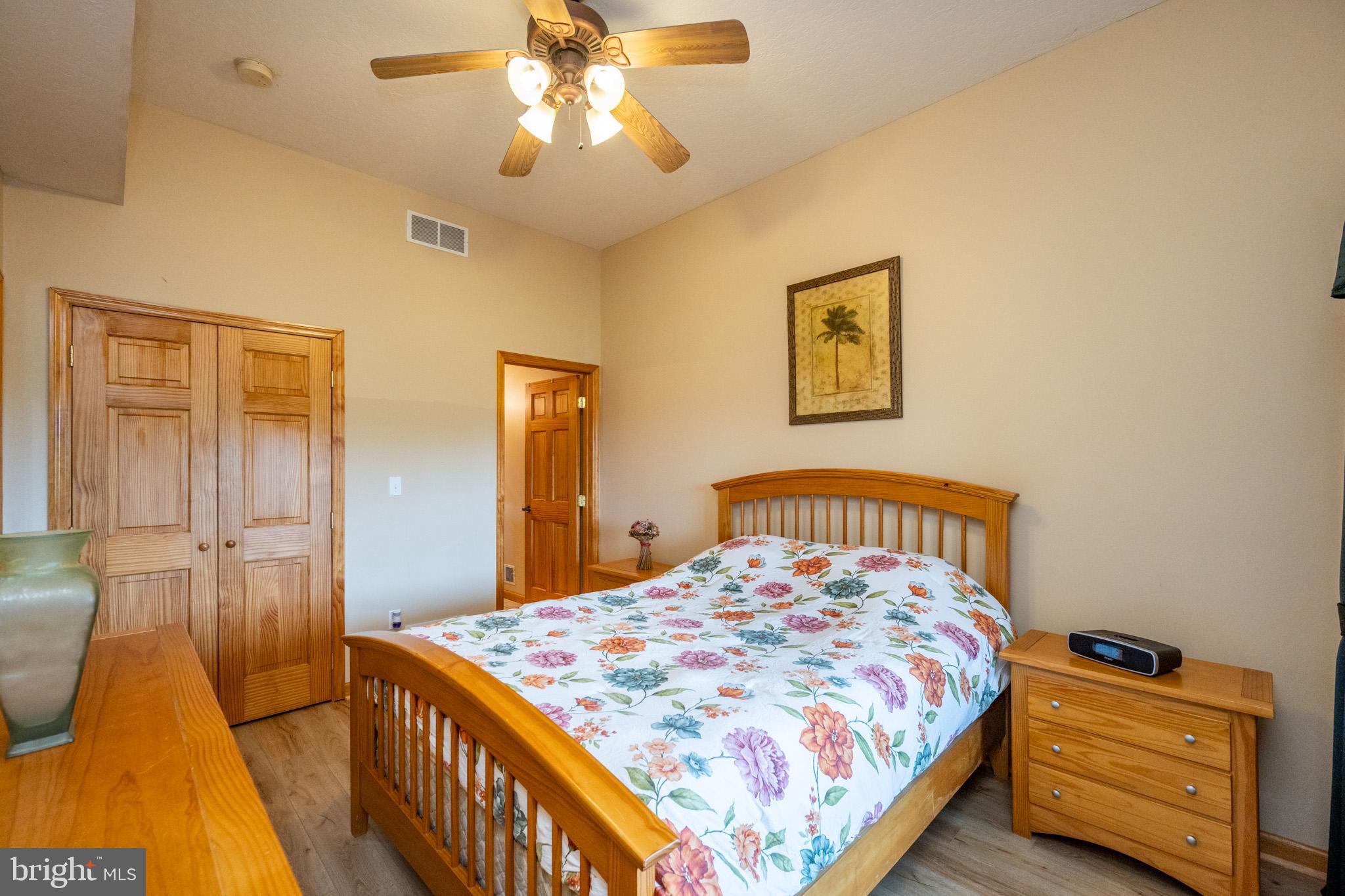 PARADISE POINT - Residential