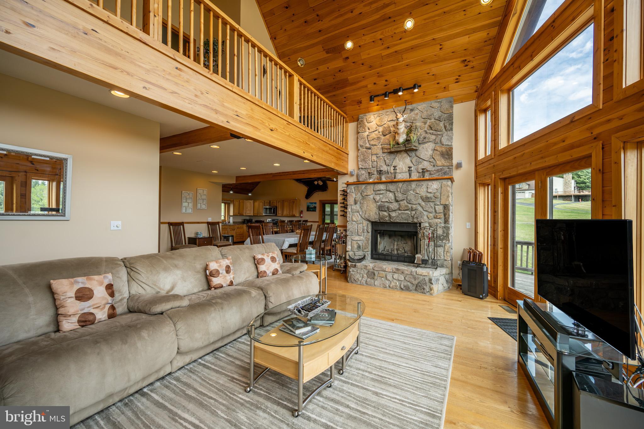 PARADISE POINT - Residential