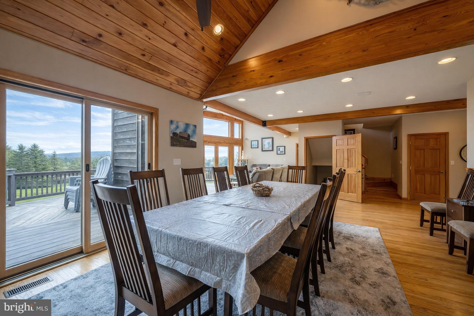 PARADISE POINT - Residential