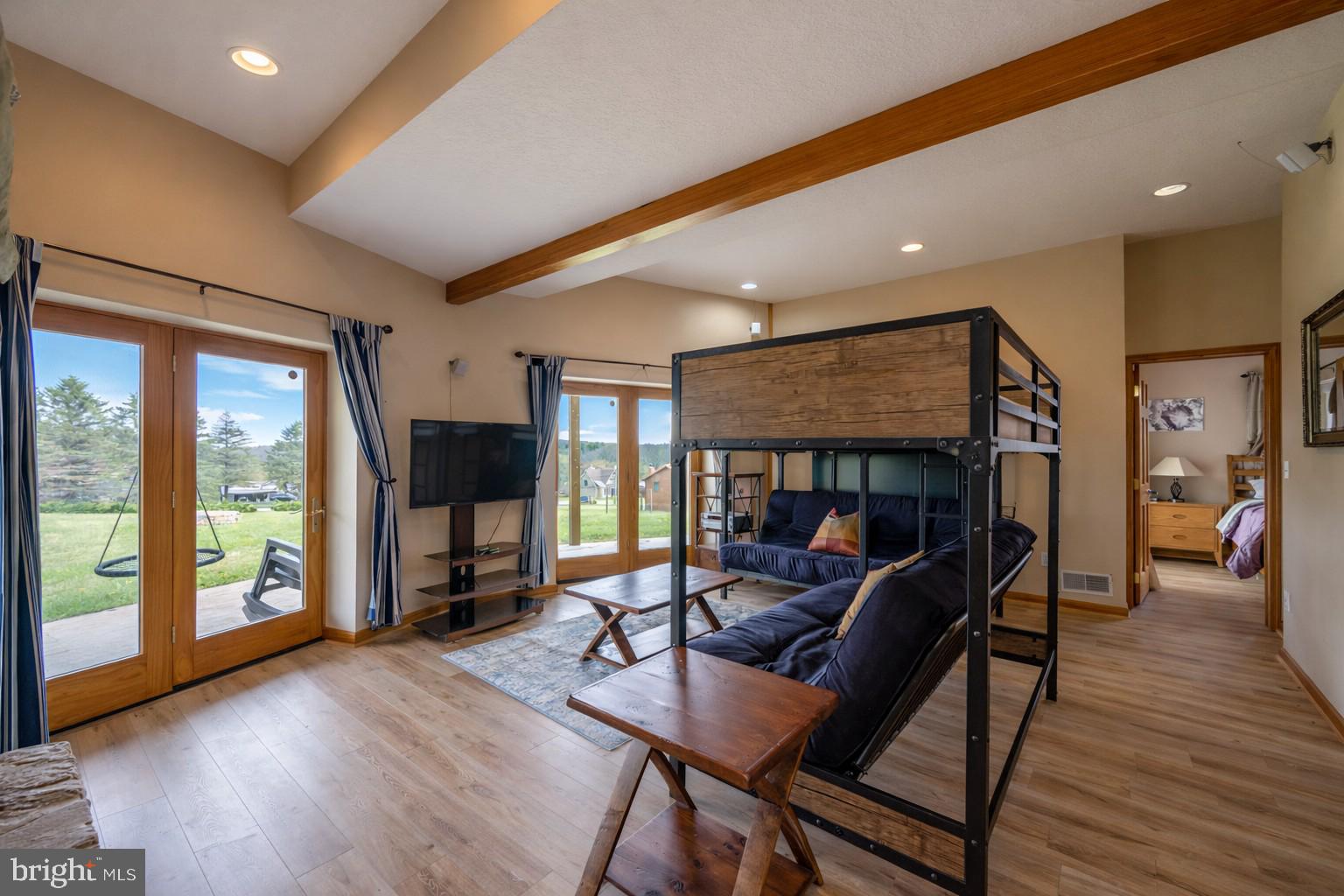 PARADISE POINT - Residential