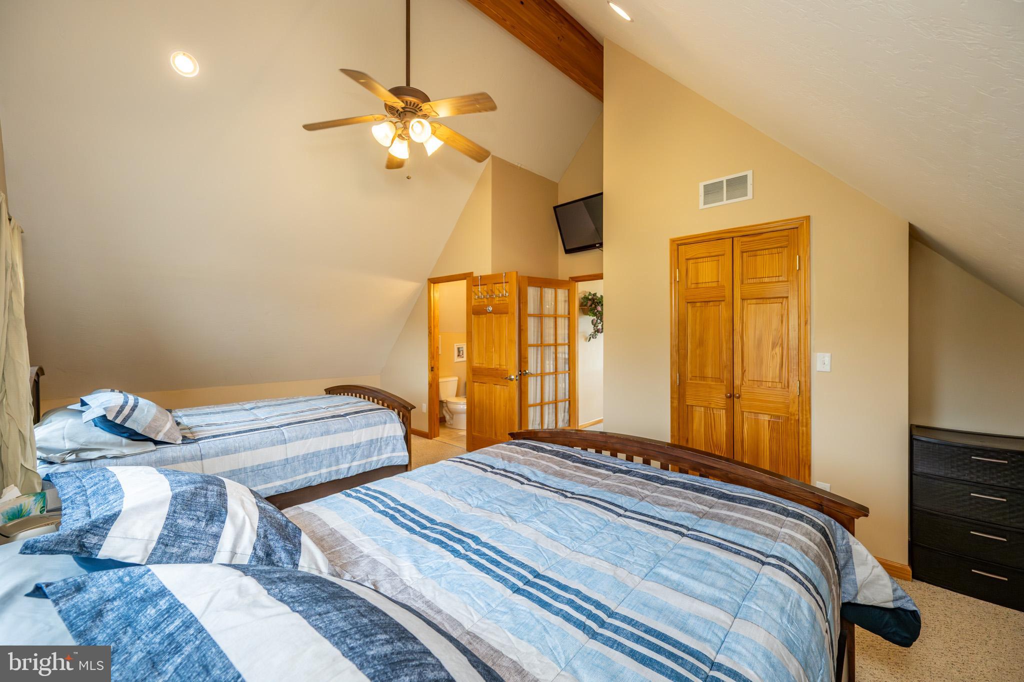 PARADISE POINT - Residential