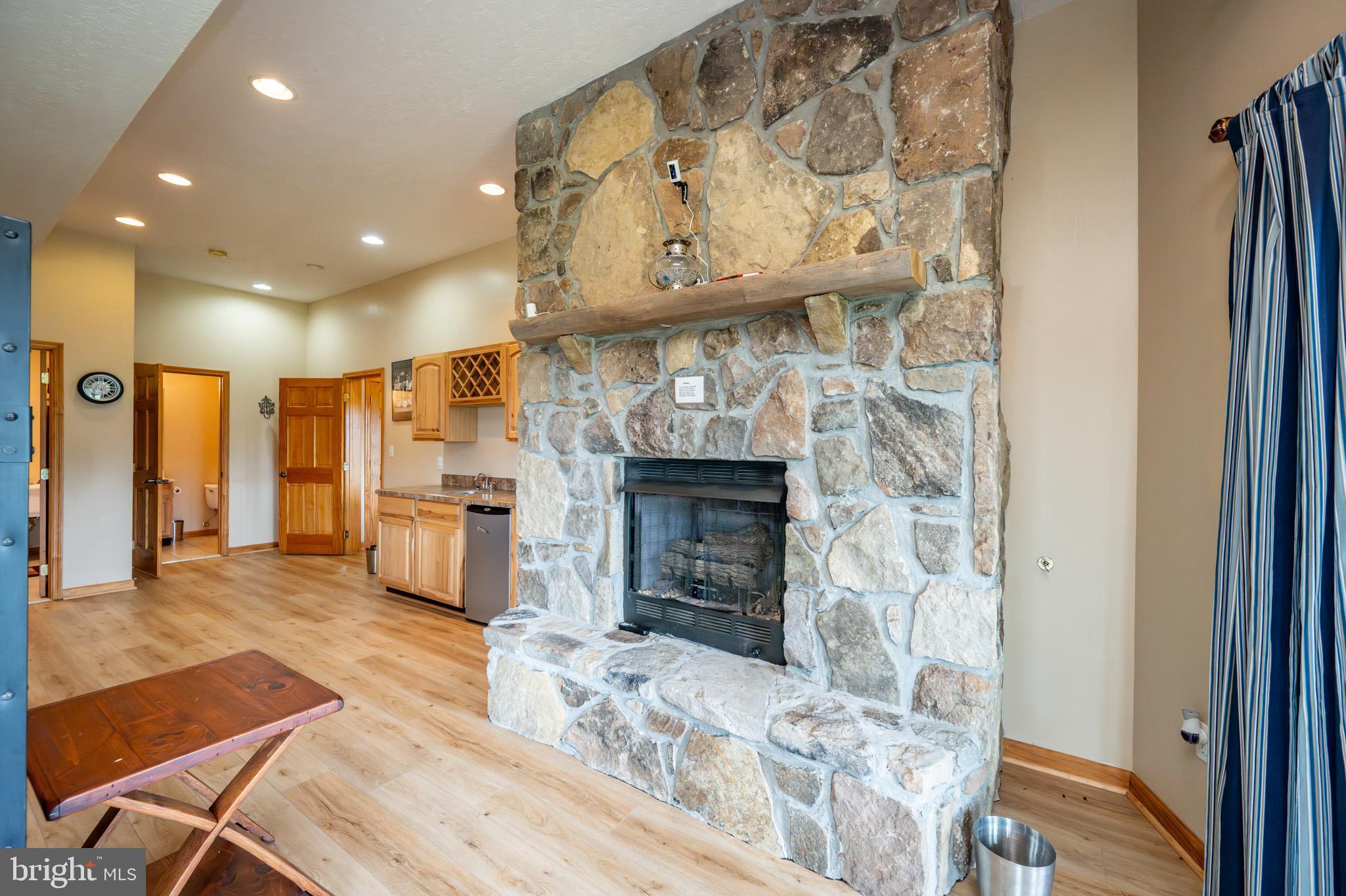 PARADISE POINT - Residential