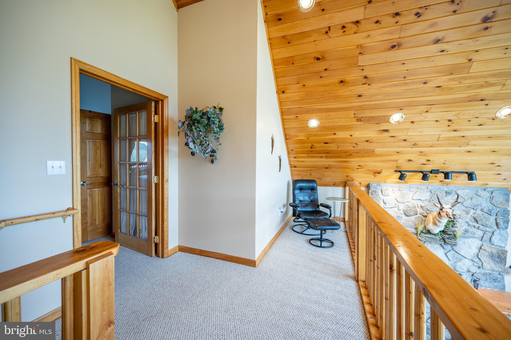 PARADISE POINT - Residential