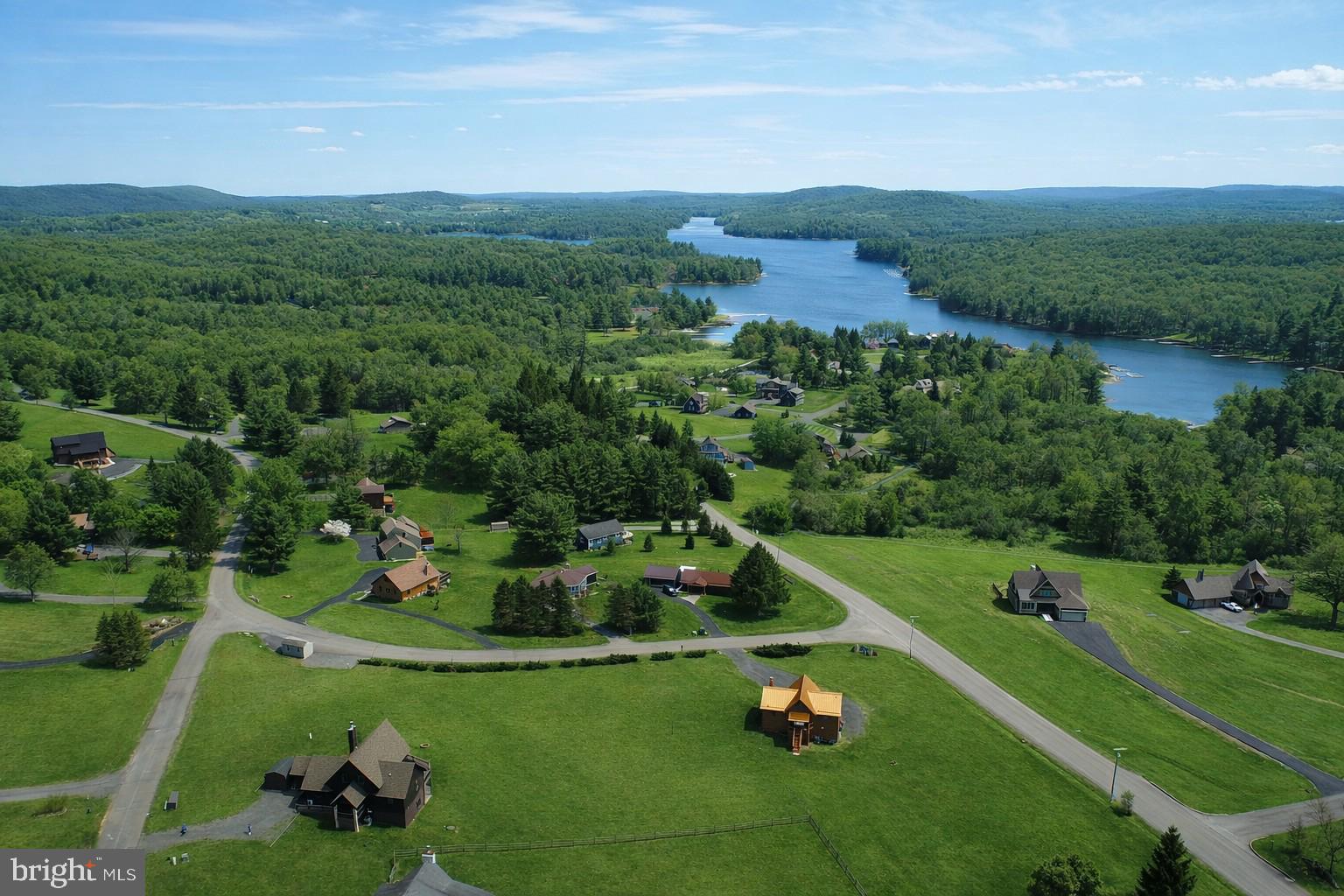 PARADISE POINT - Residential