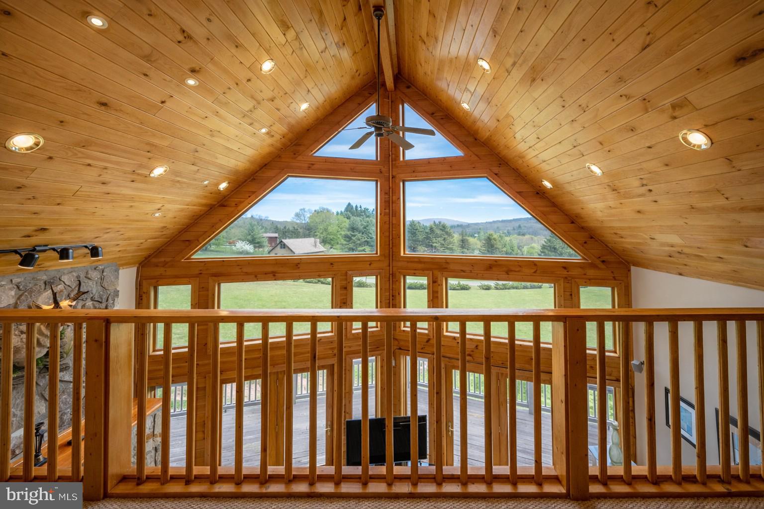 PARADISE POINT - Residential