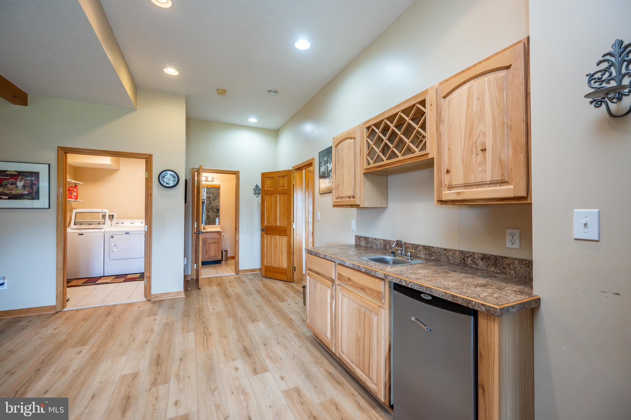 PARADISE POINT - Residential