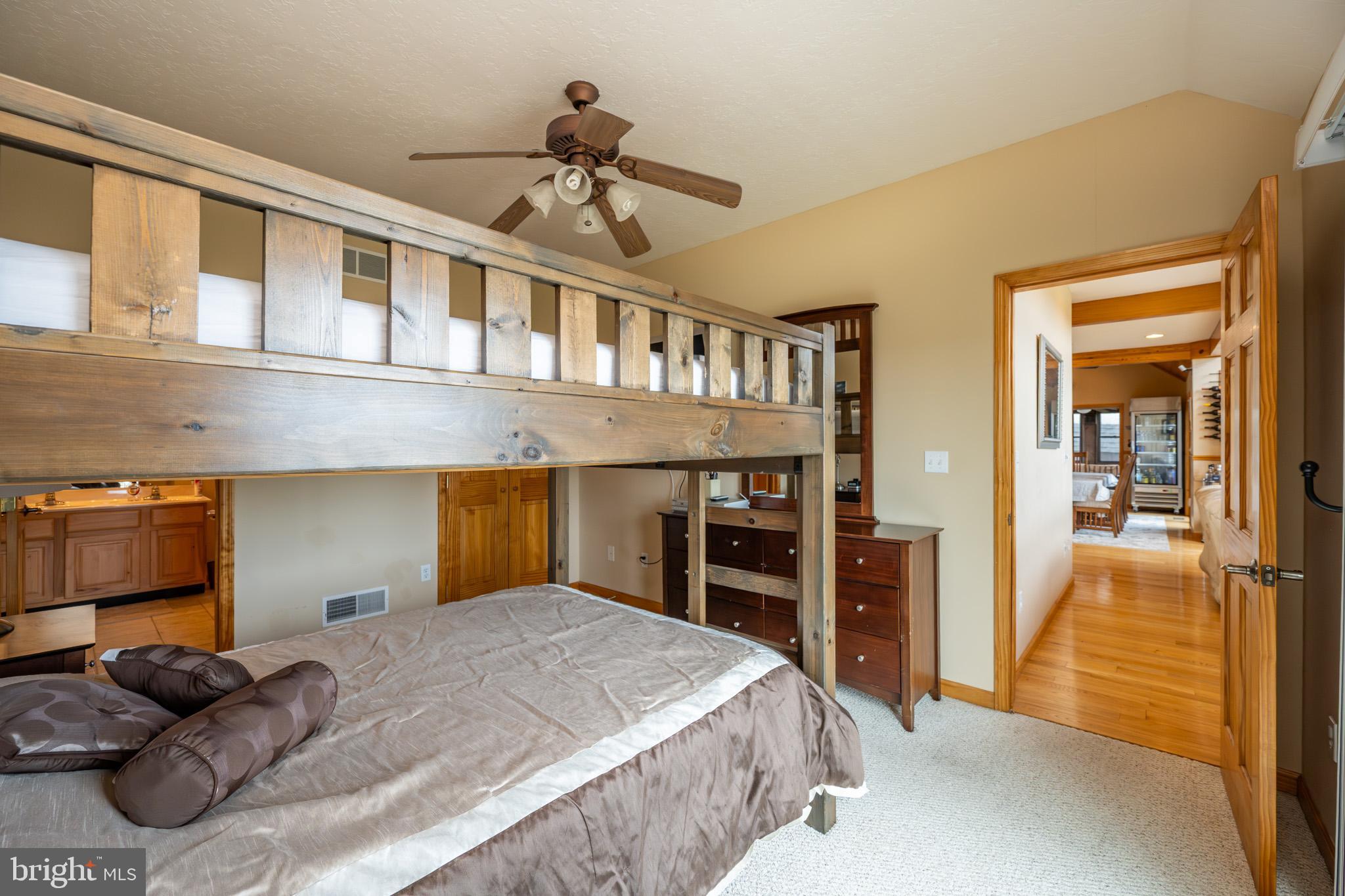 PARADISE POINT - Residential