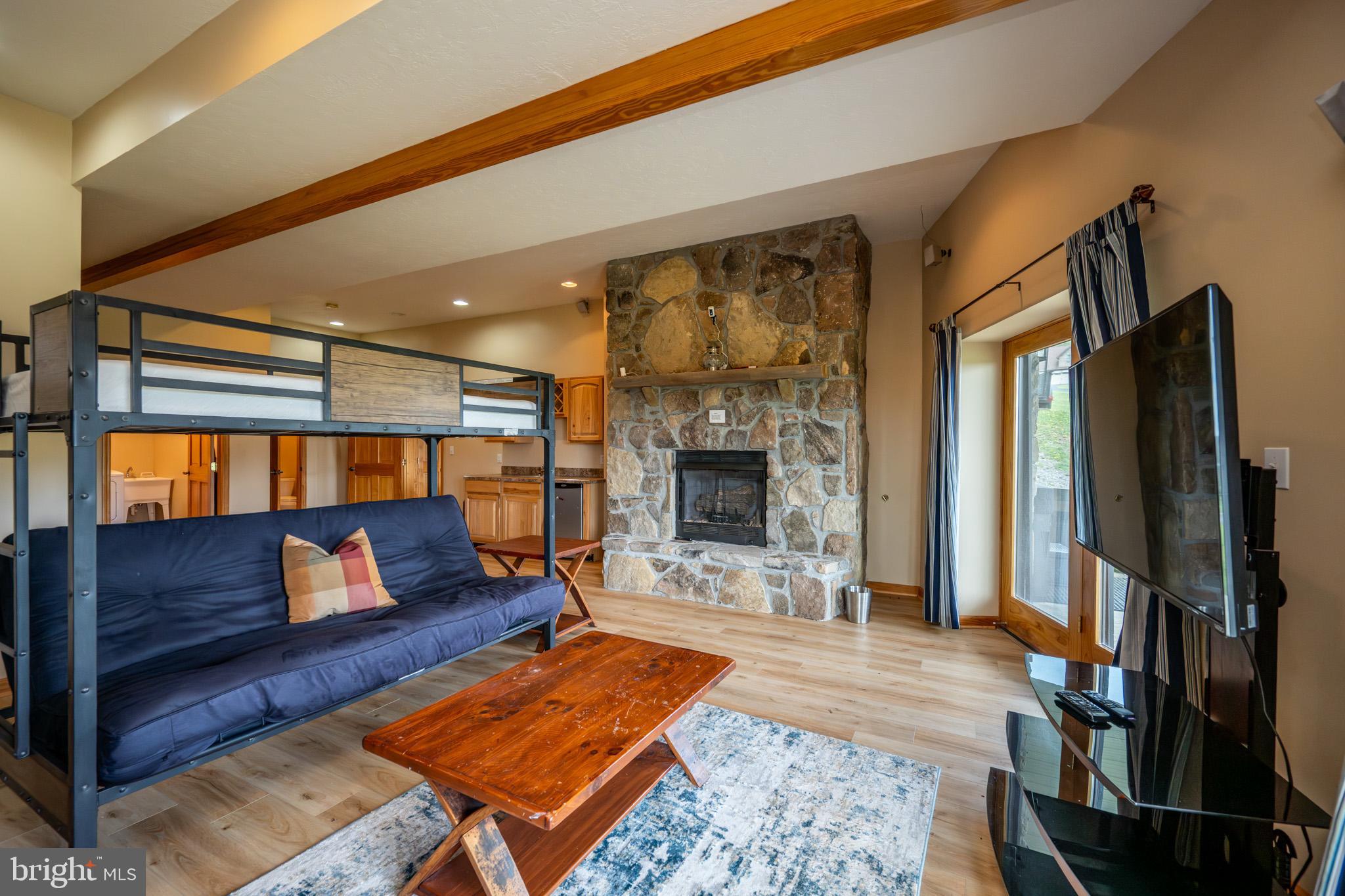 PARADISE POINT - Residential