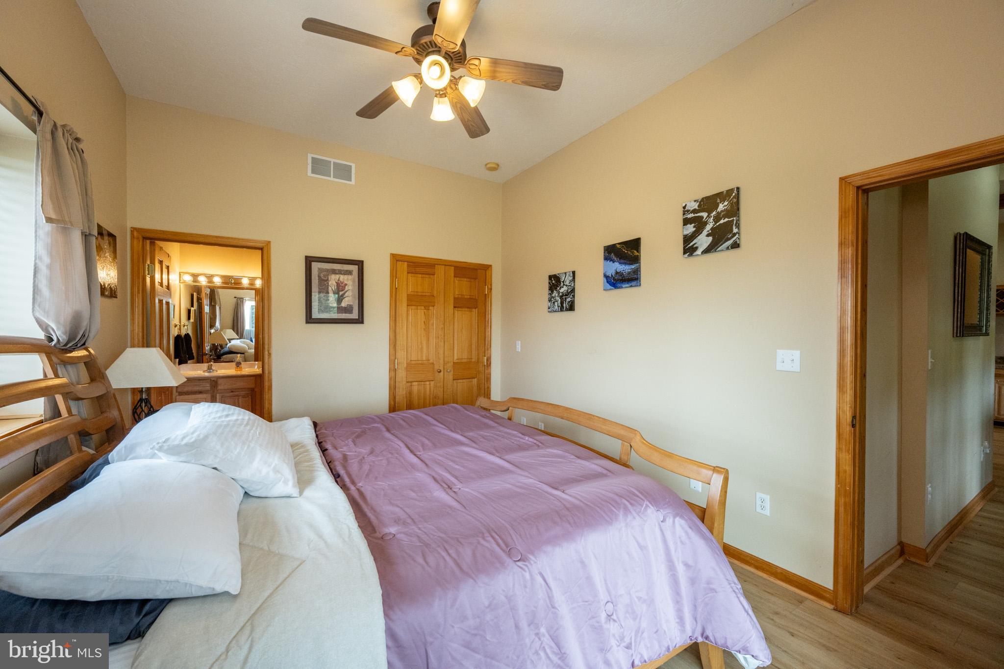 PARADISE POINT - Residential