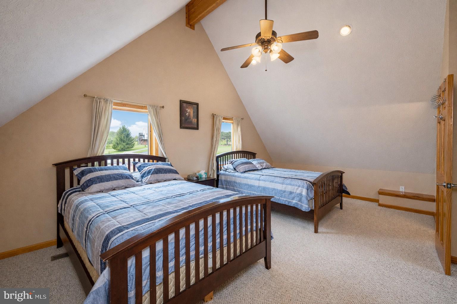 PARADISE POINT - Residential