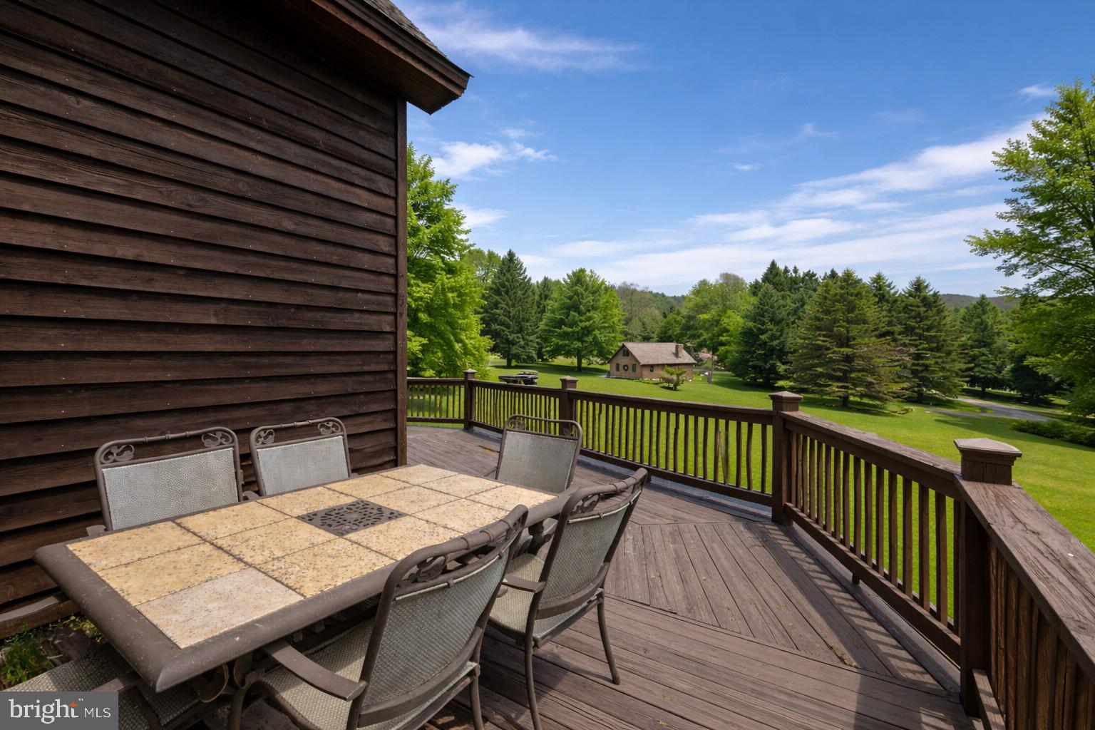 PARADISE POINT - Residential