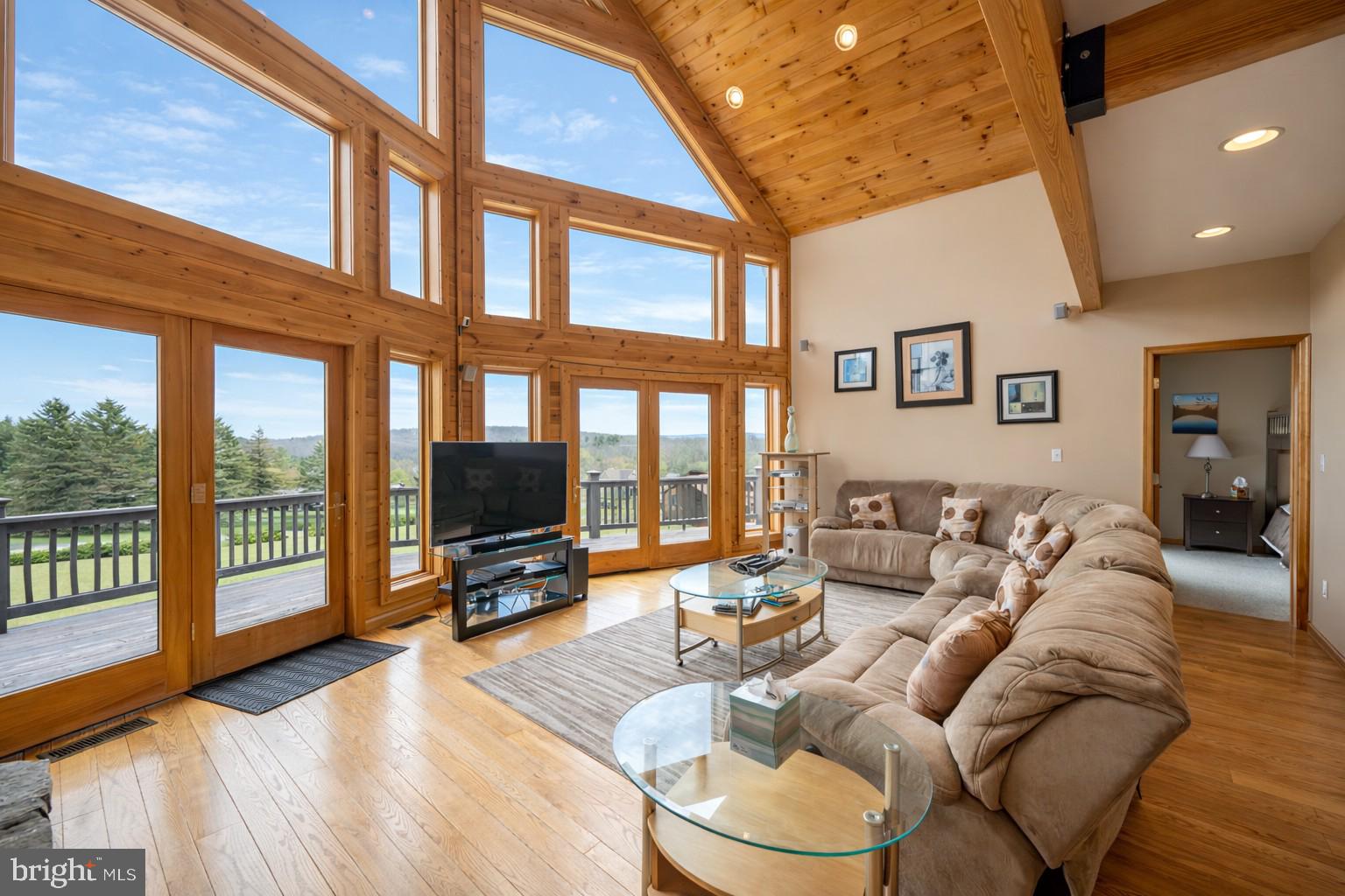 PARADISE POINT - Residential