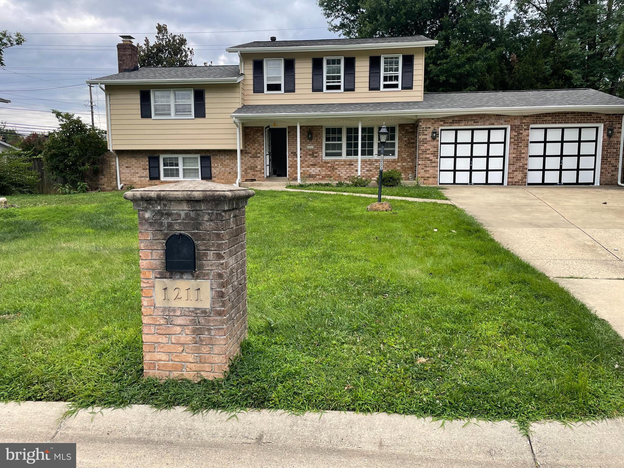 1211 MORNINGSIDE DRIVE