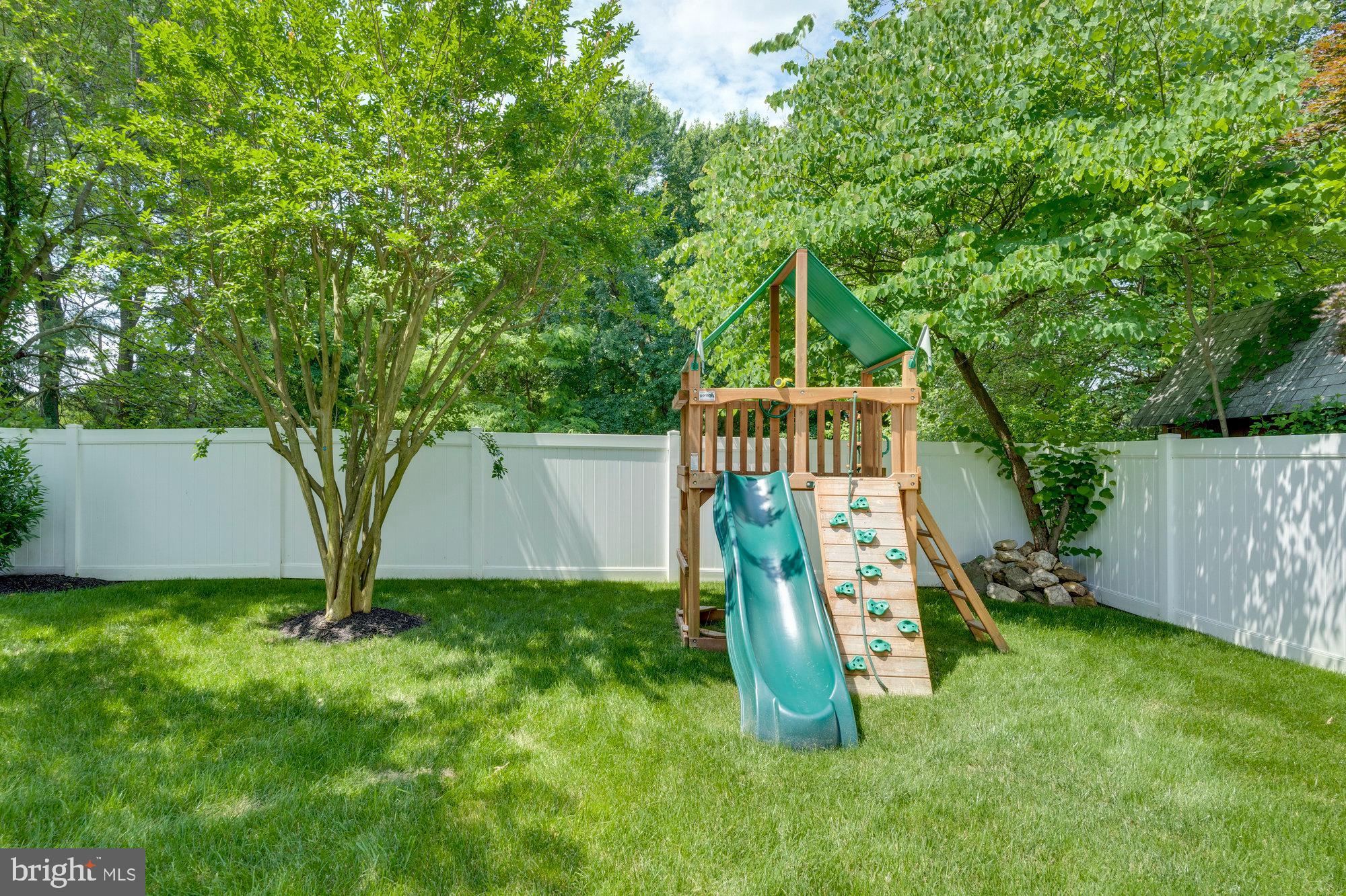 TOWN AND COUNTRY GARDENS - Residential