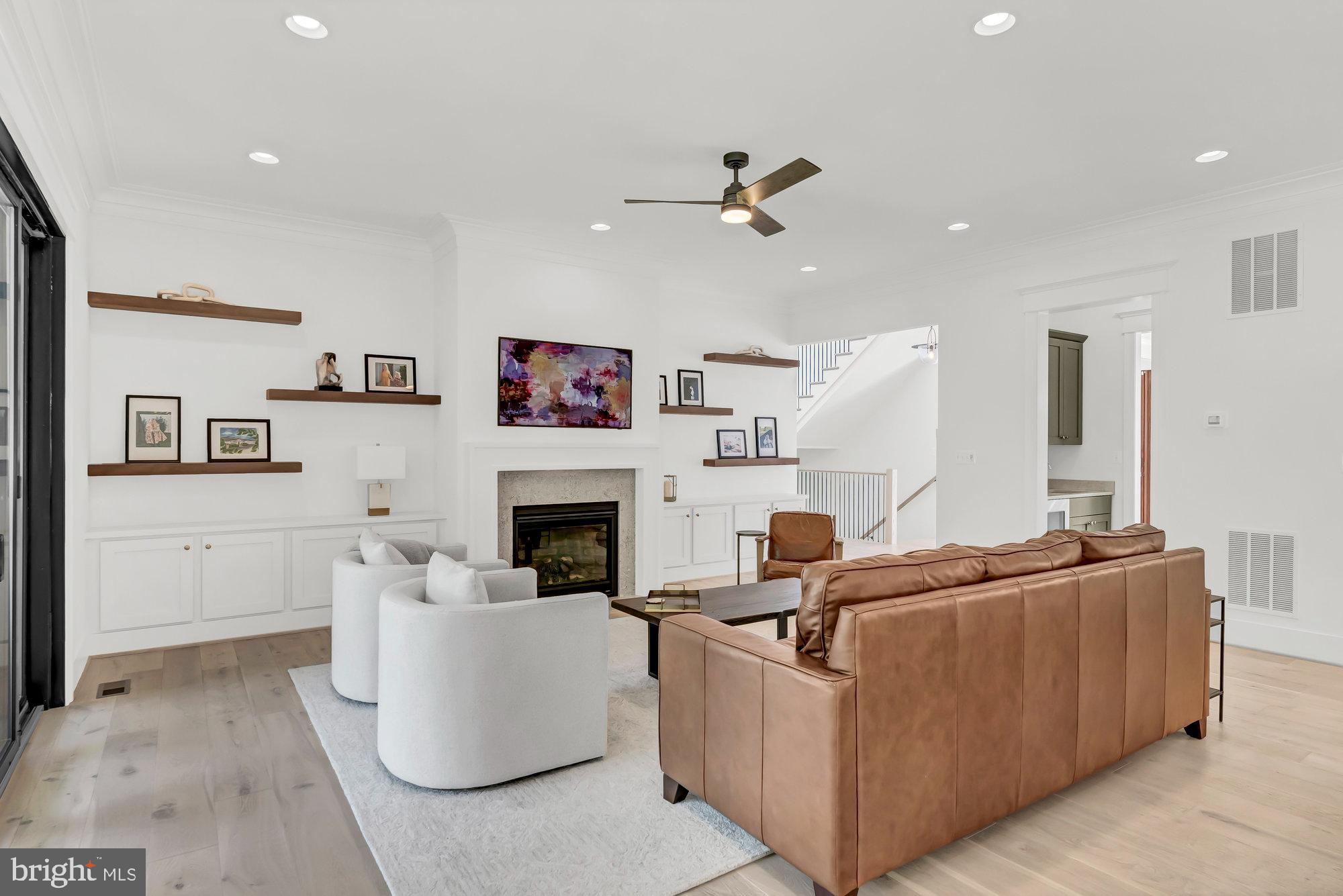 TOWN AND COUNTRY GARDENS - Residential