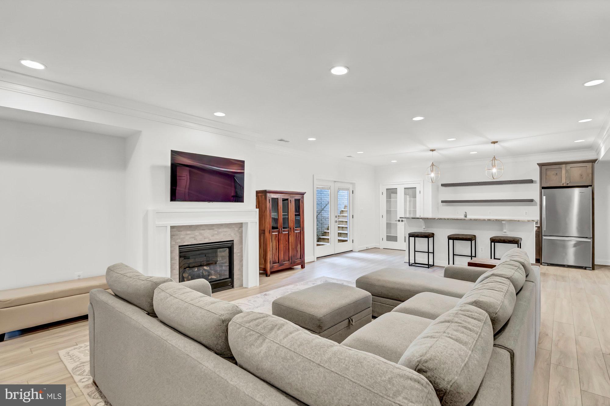 TOWN AND COUNTRY GARDENS - Residential