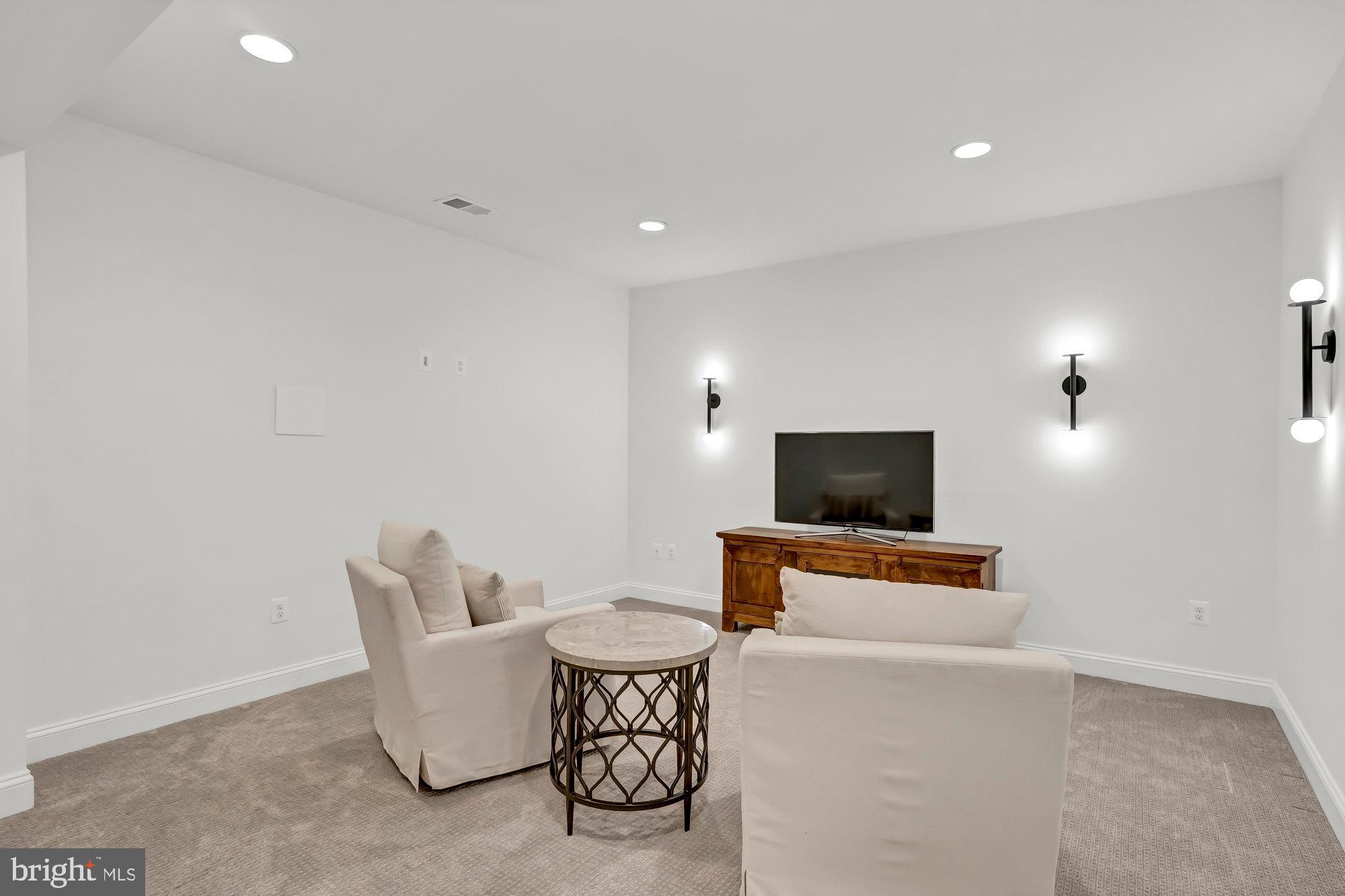 TOWN AND COUNTRY GARDENS - Residential