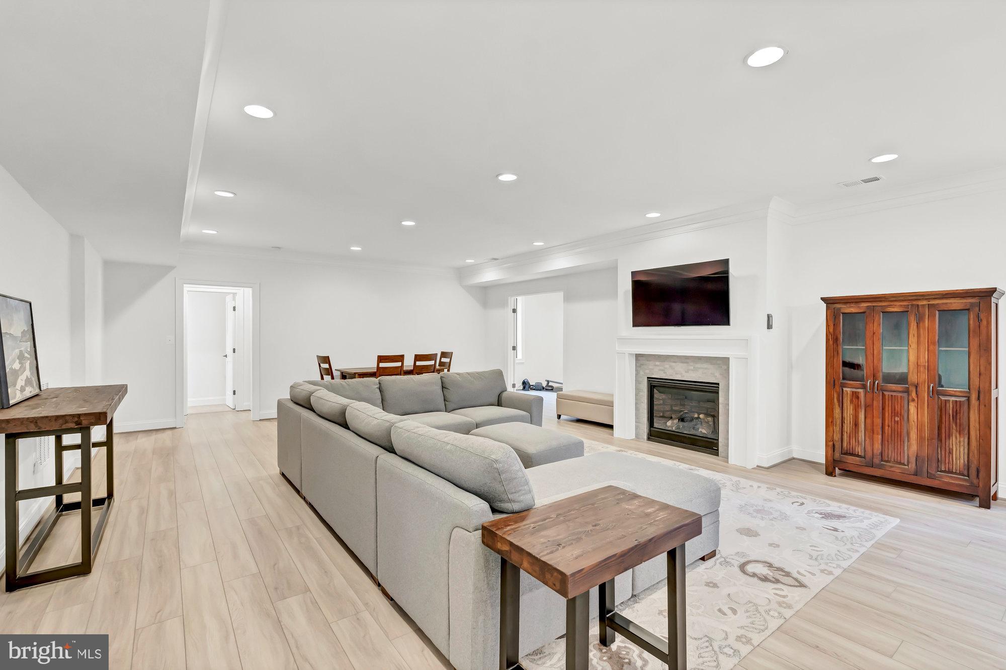 TOWN AND COUNTRY GARDENS - Residential