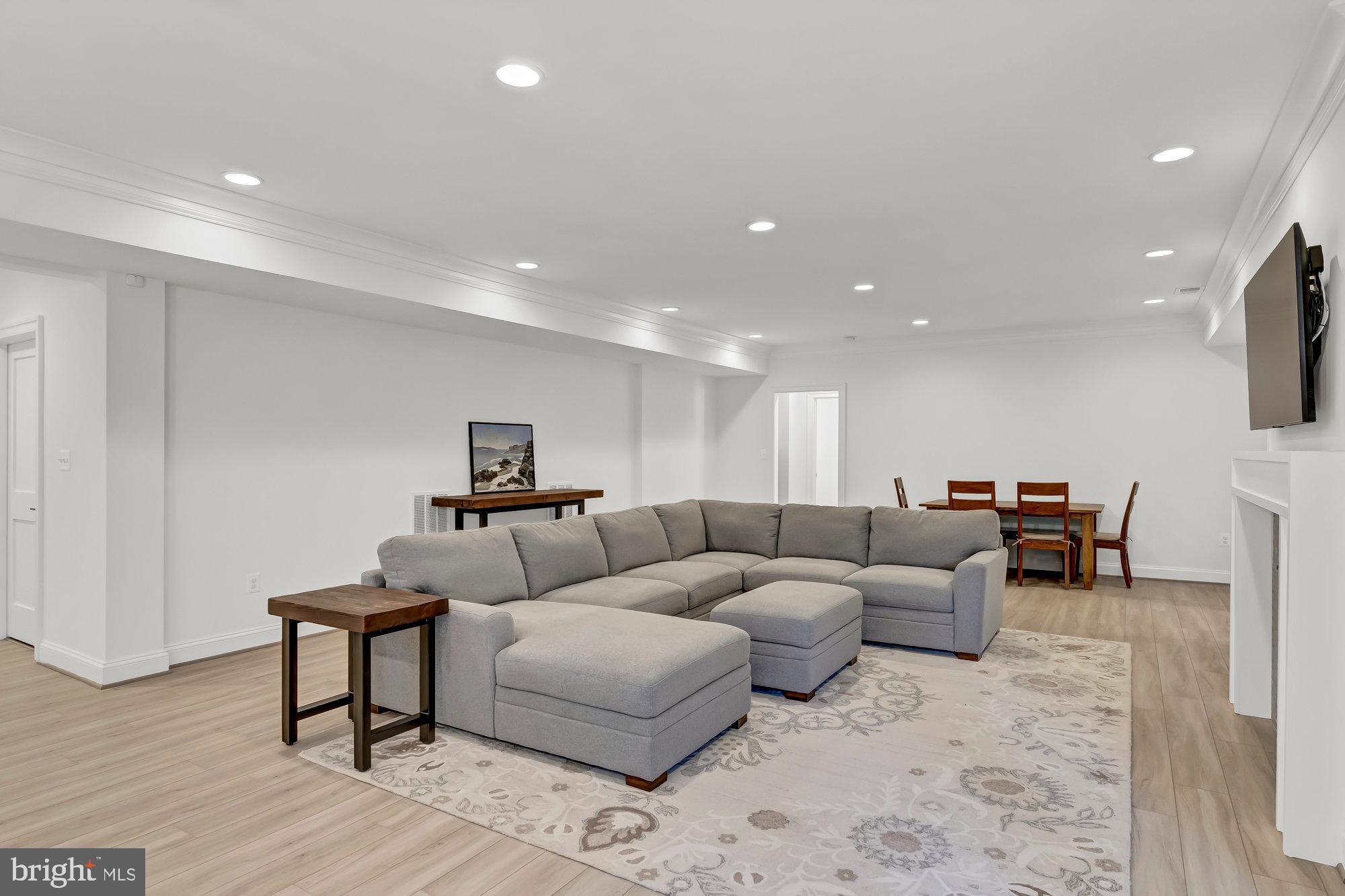 TOWN AND COUNTRY GARDENS - Residential