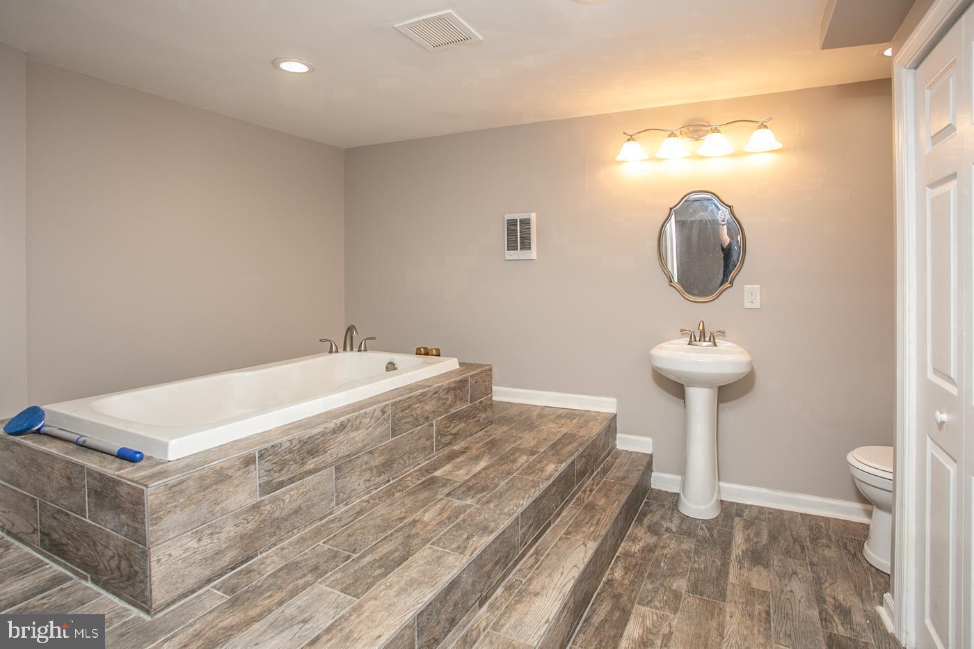 PERKIOMEN WOODS - Residential Lease