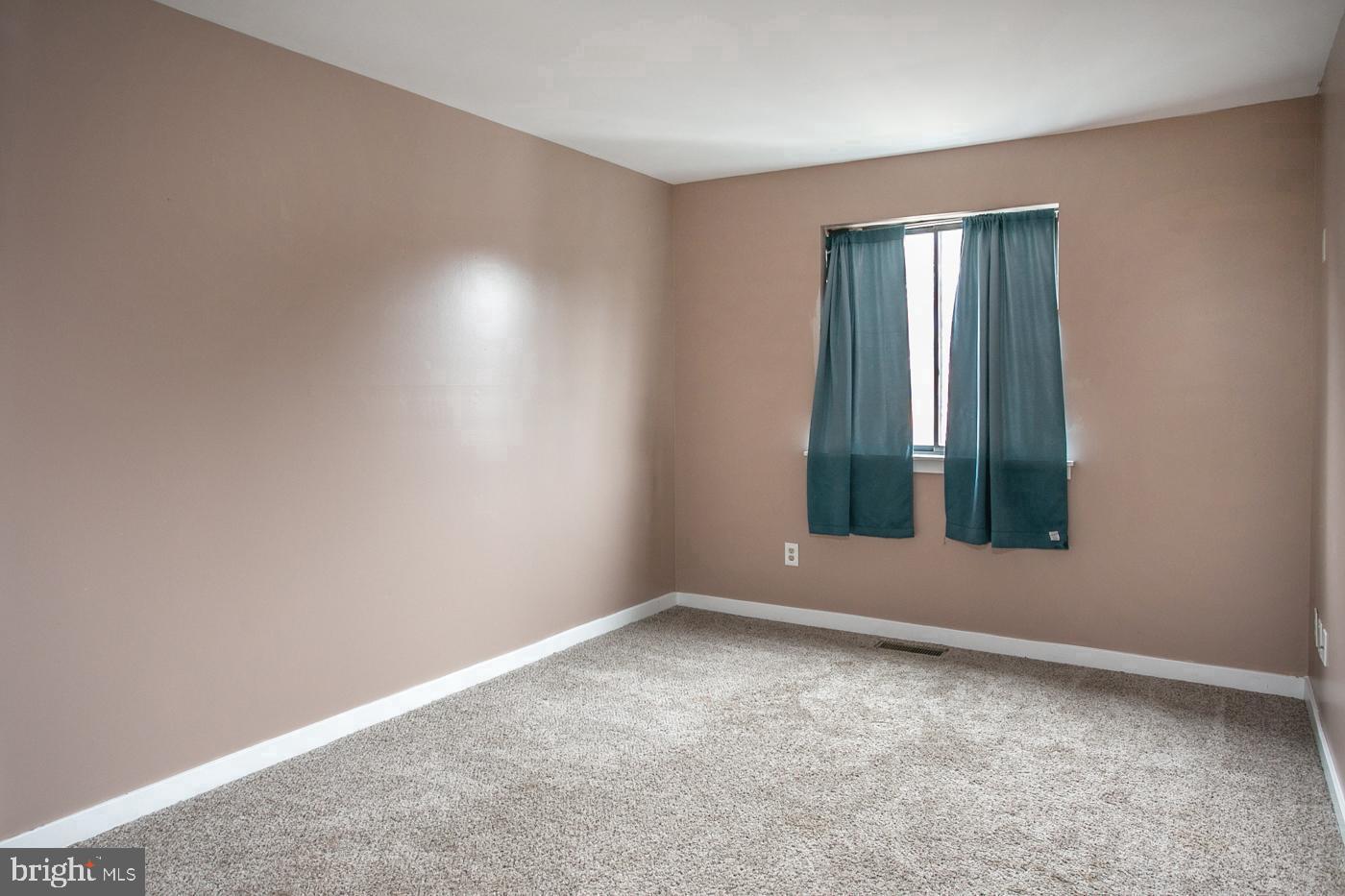 PERKIOMEN WOODS - Residential Lease