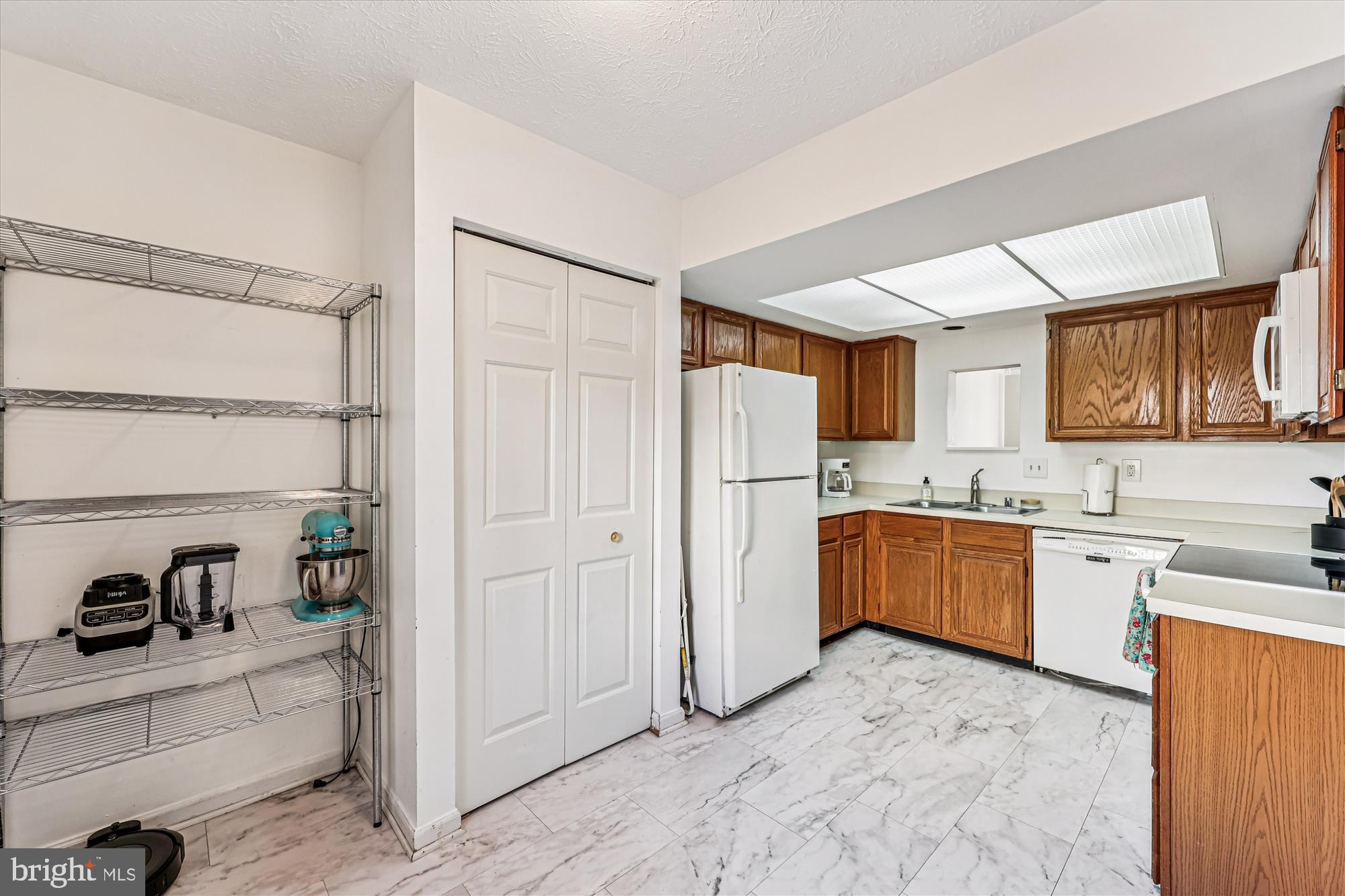 GUNNERS LAKE VILLAGE - Residential