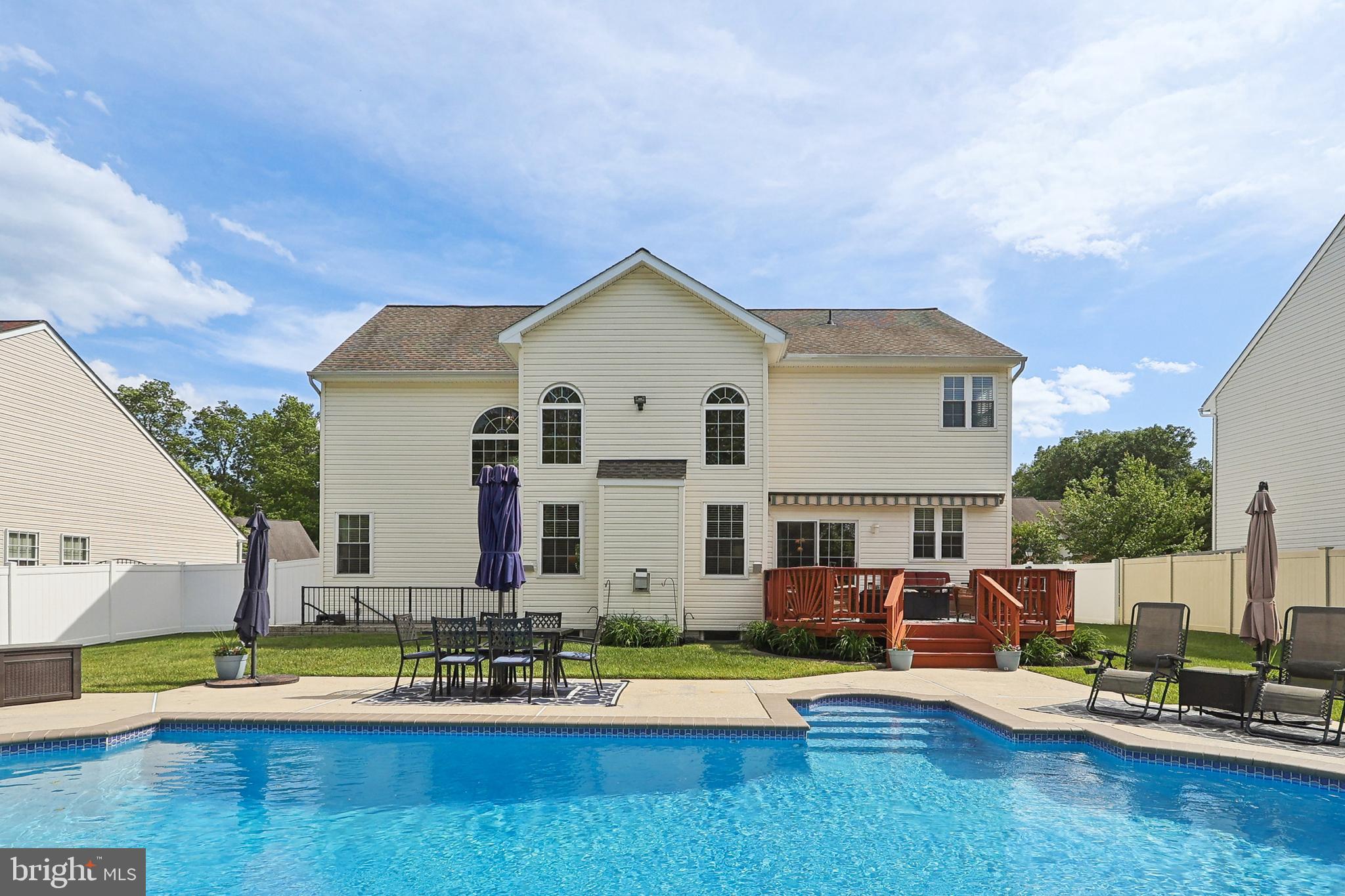 PERRYWOOD MANOR - Residential