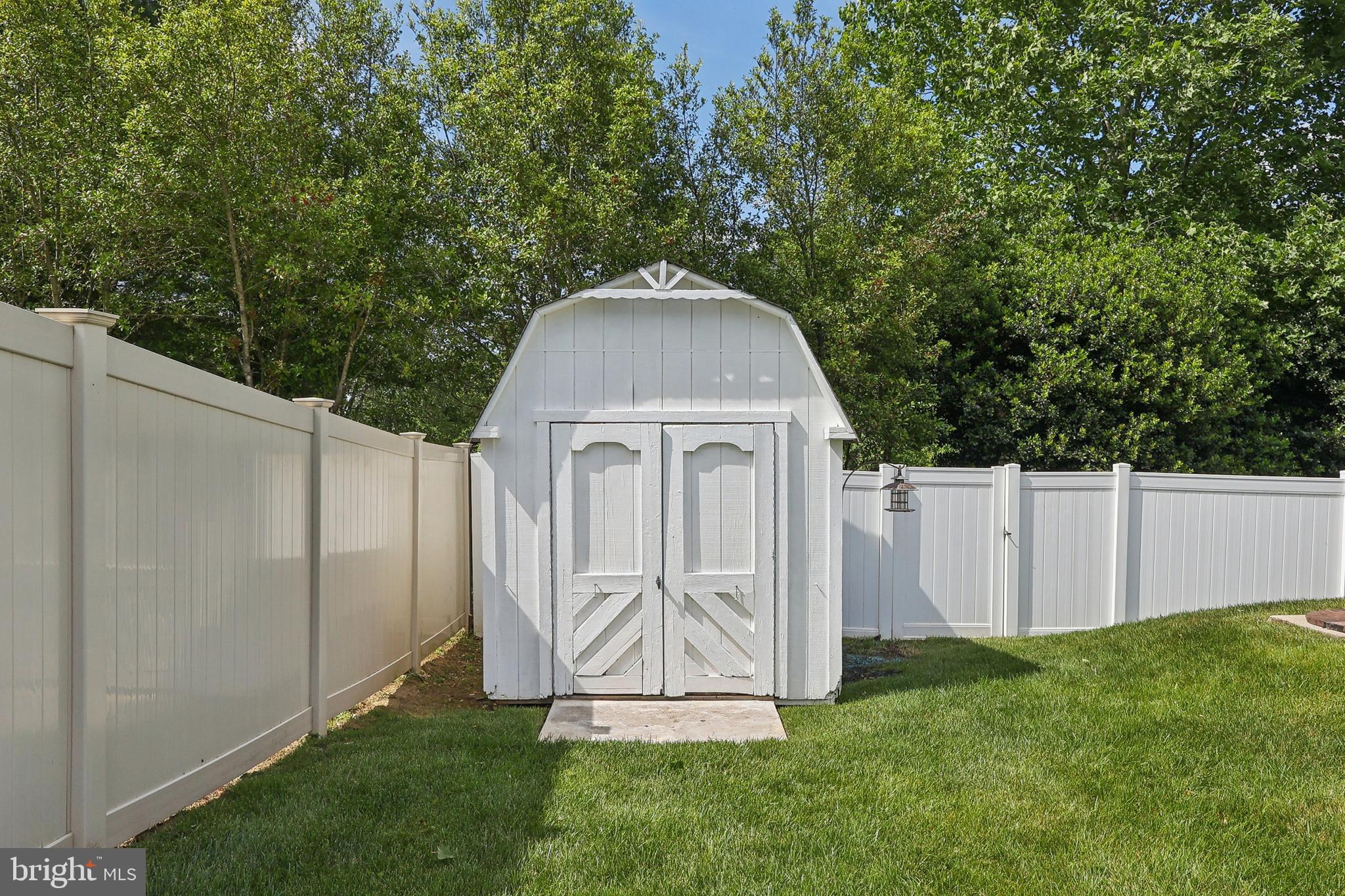 PERRYWOOD MANOR - Residential