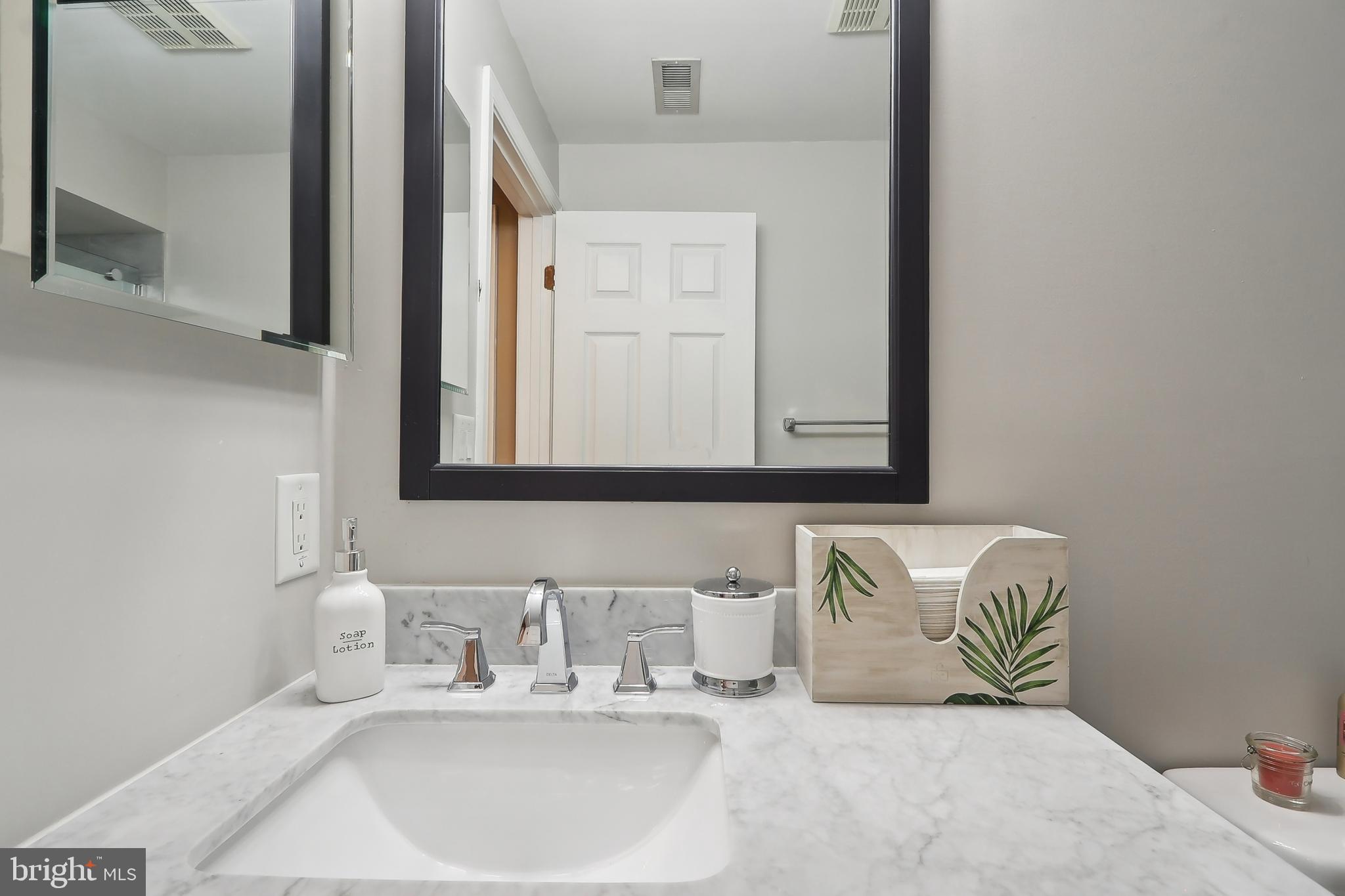 PERRYWOOD MANOR - Residential