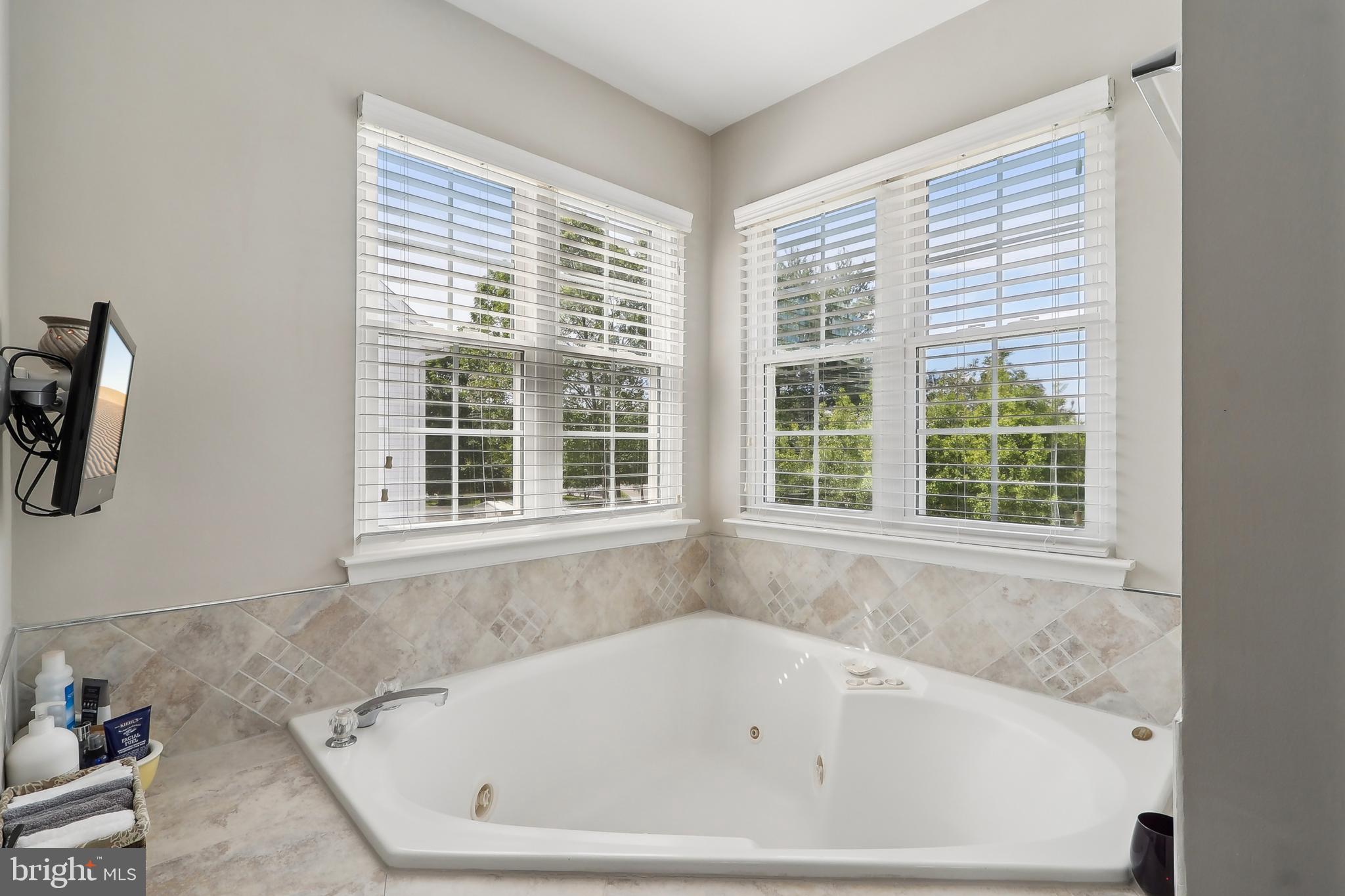 PERRYWOOD MANOR - Residential