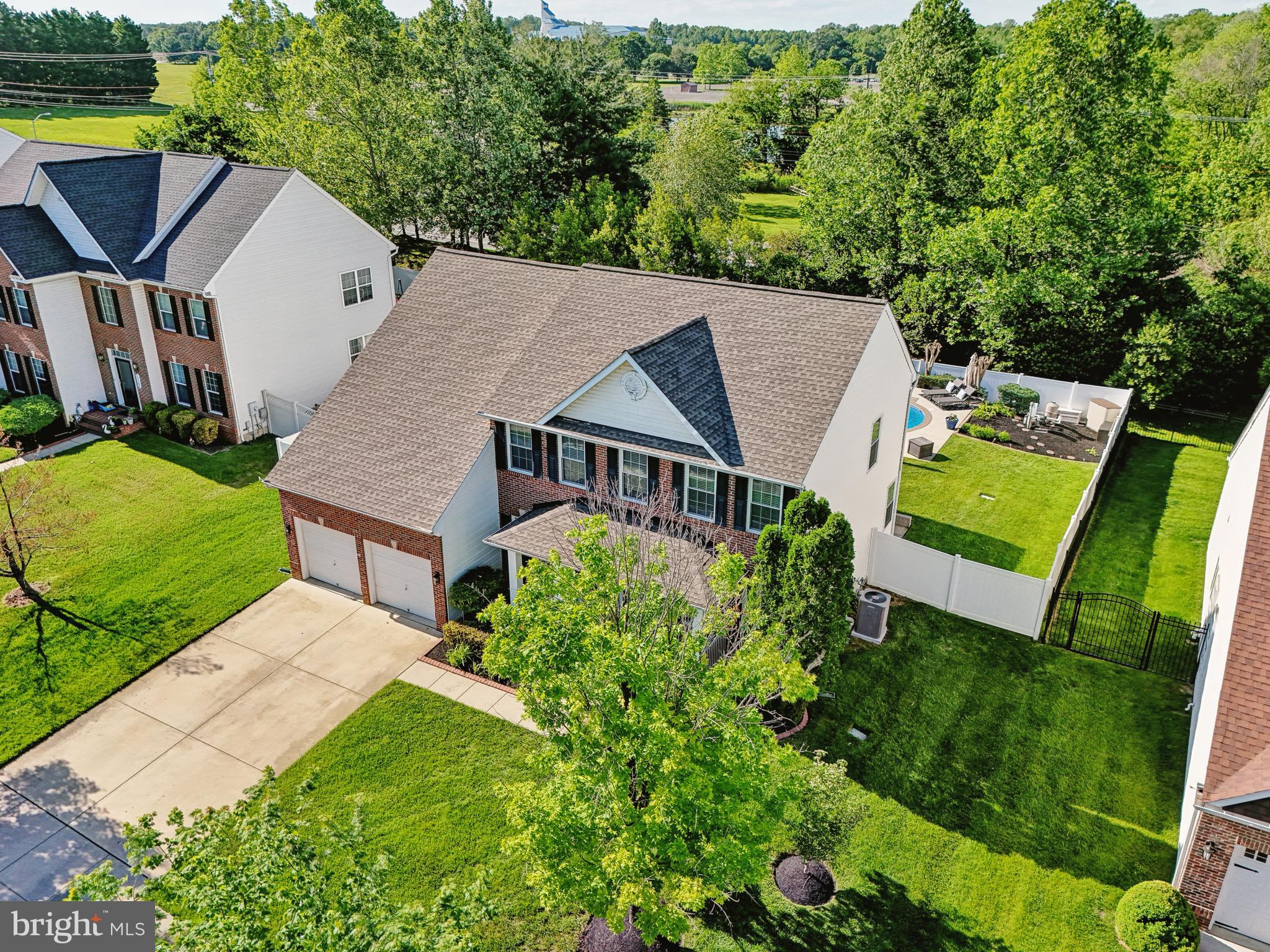 PERRYWOOD MANOR - Residential