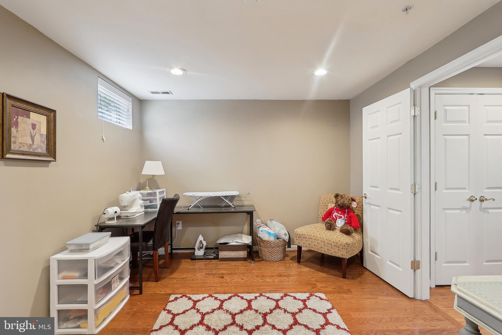 PERRYWOOD MANOR - Residential