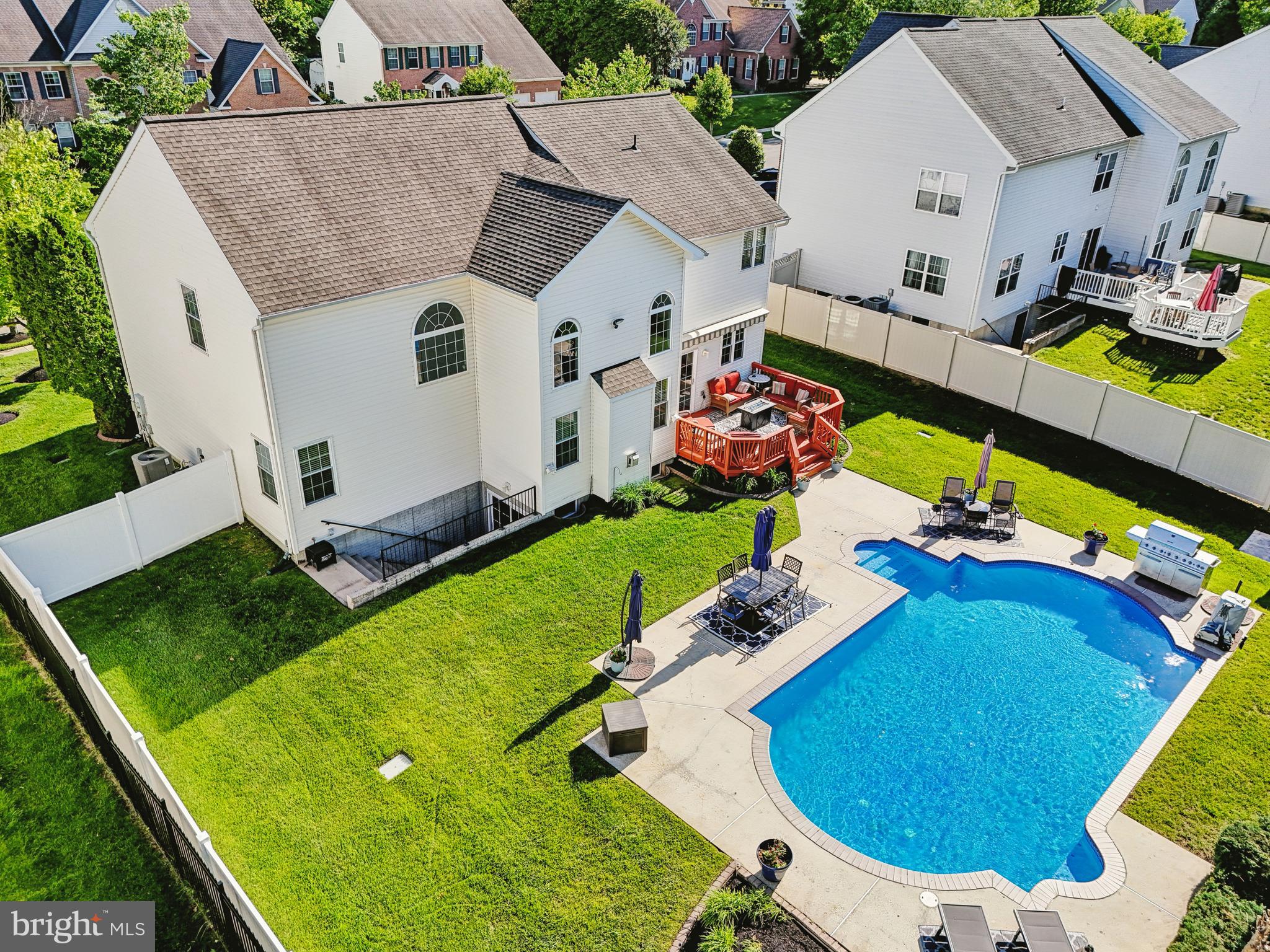 PERRYWOOD MANOR - Residential