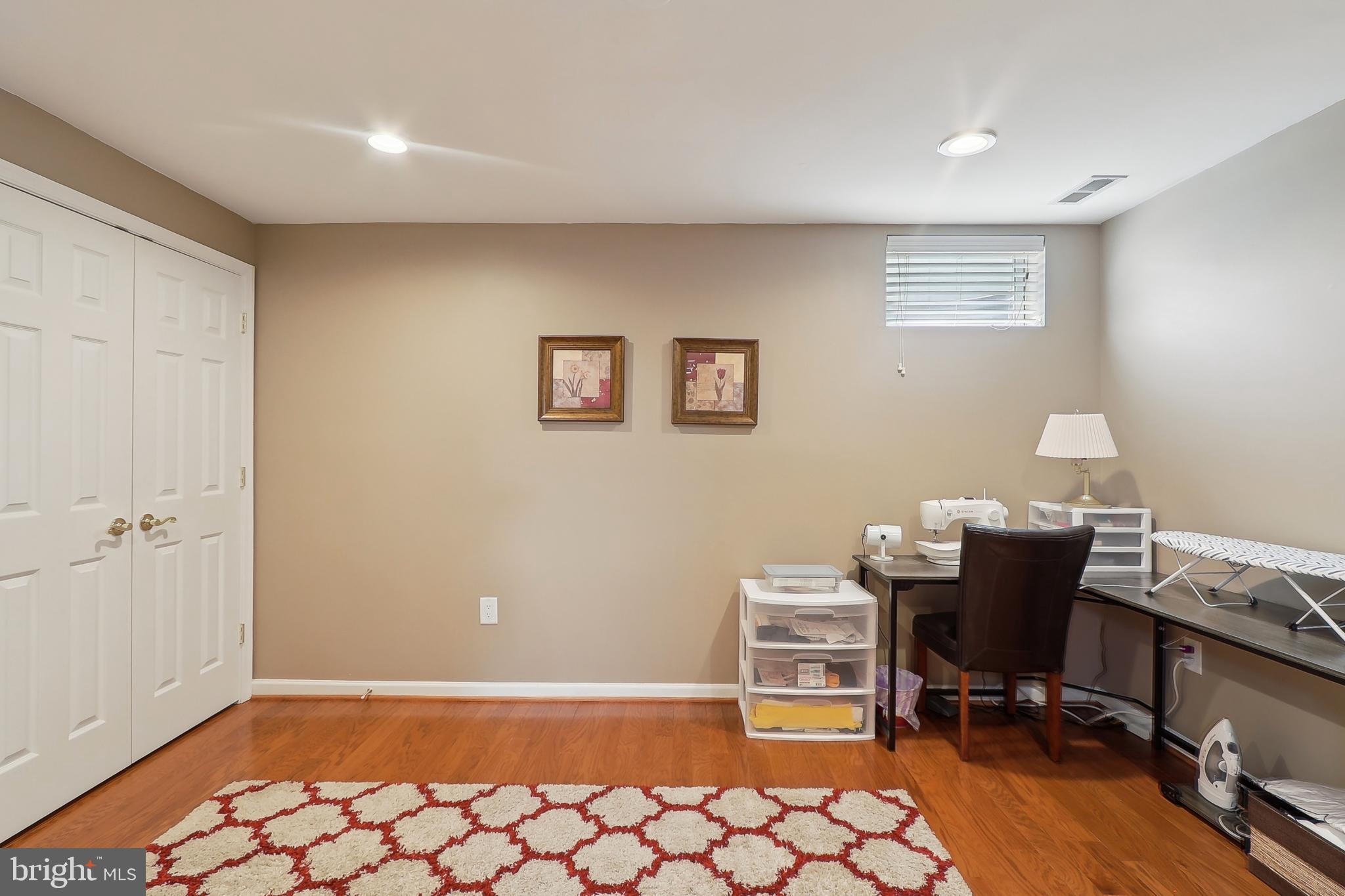 PERRYWOOD MANOR - Residential