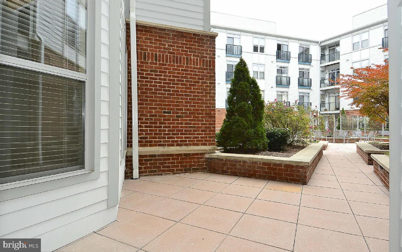 1800 WILSON - Residential Lease